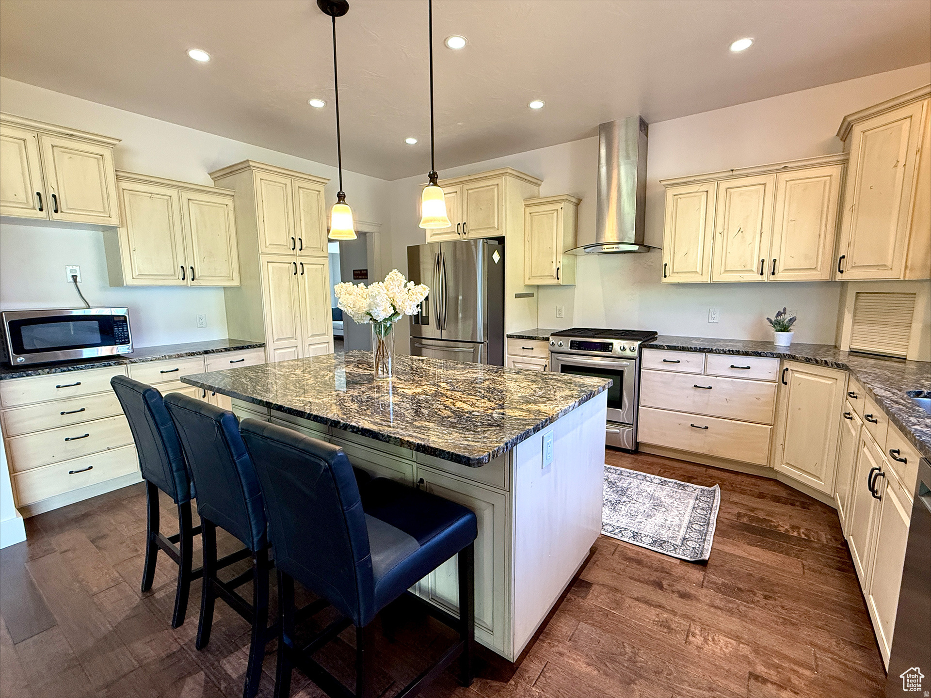 2307 MAPLE LEAF DR