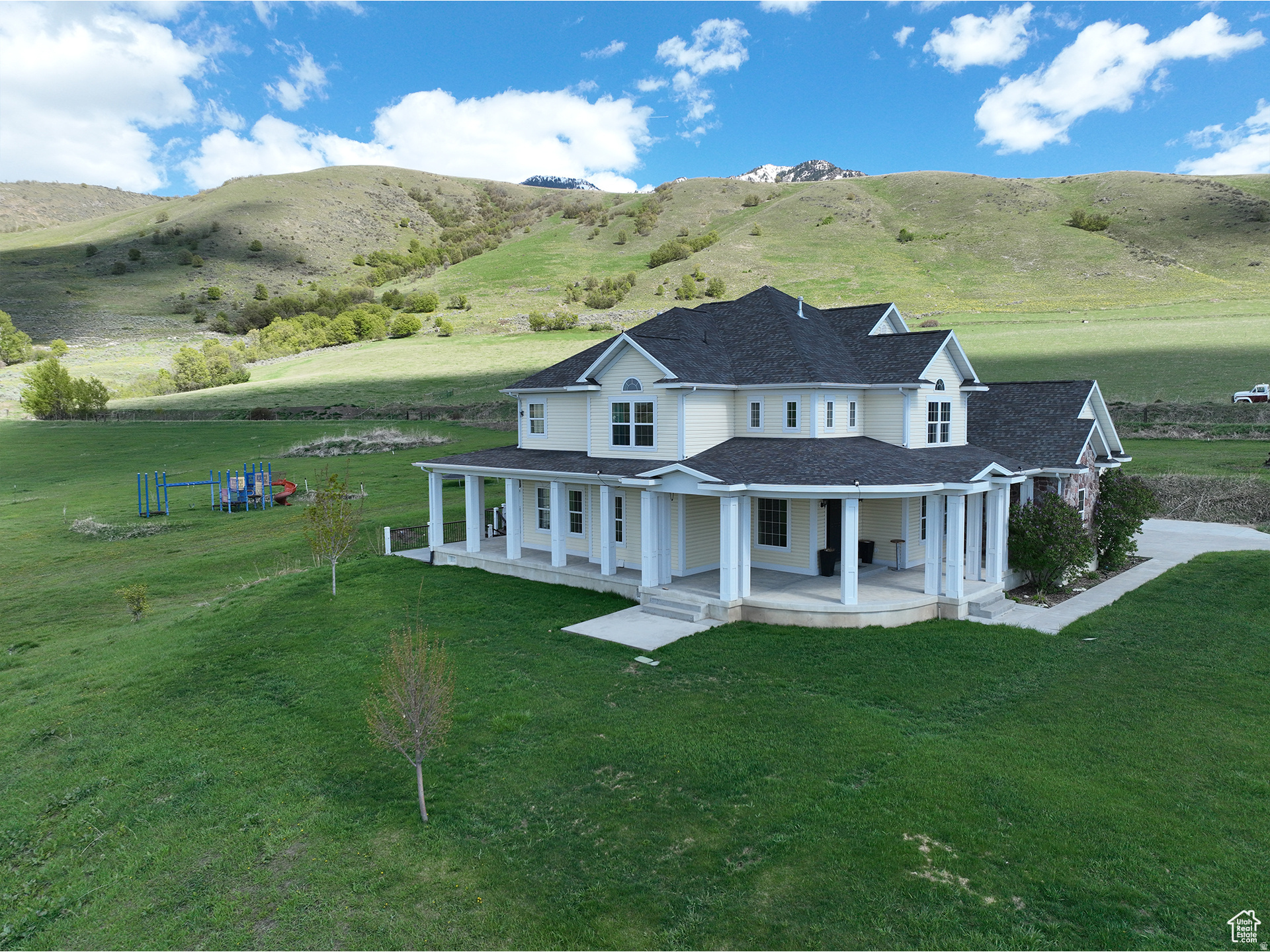 2307 MAPLE LEAF DR