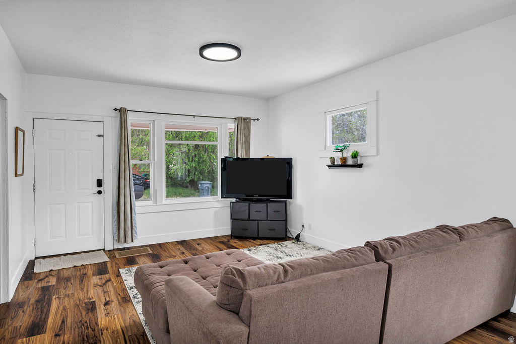 2021 S GRAMERCY AVE