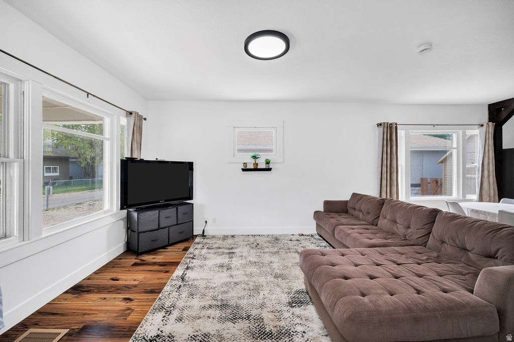 2021 S GRAMERCY AVE