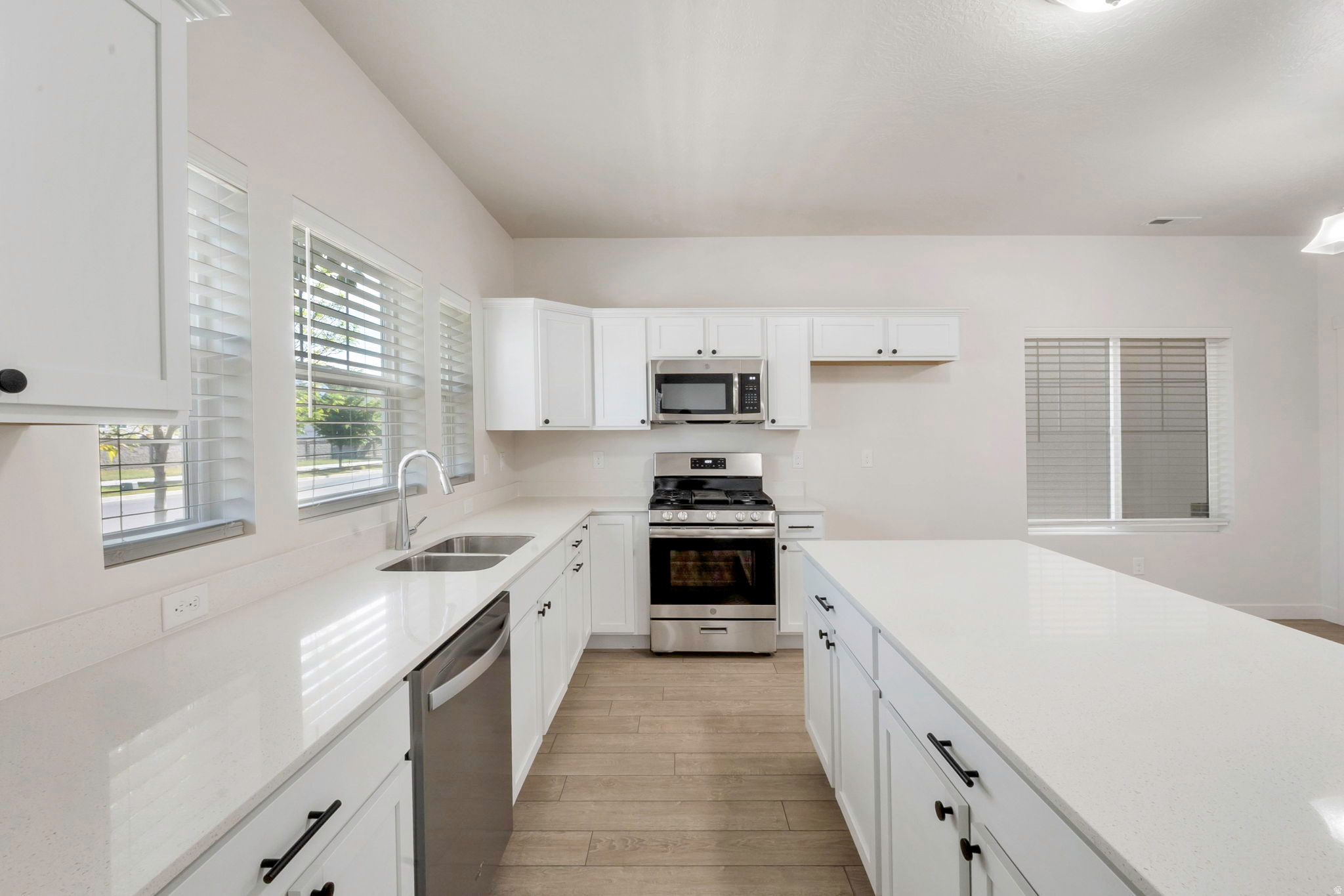 3747 W DREXLER DR