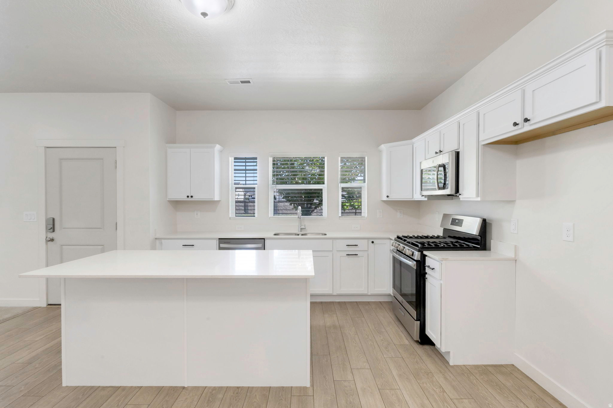 3747 W DREXLER DR