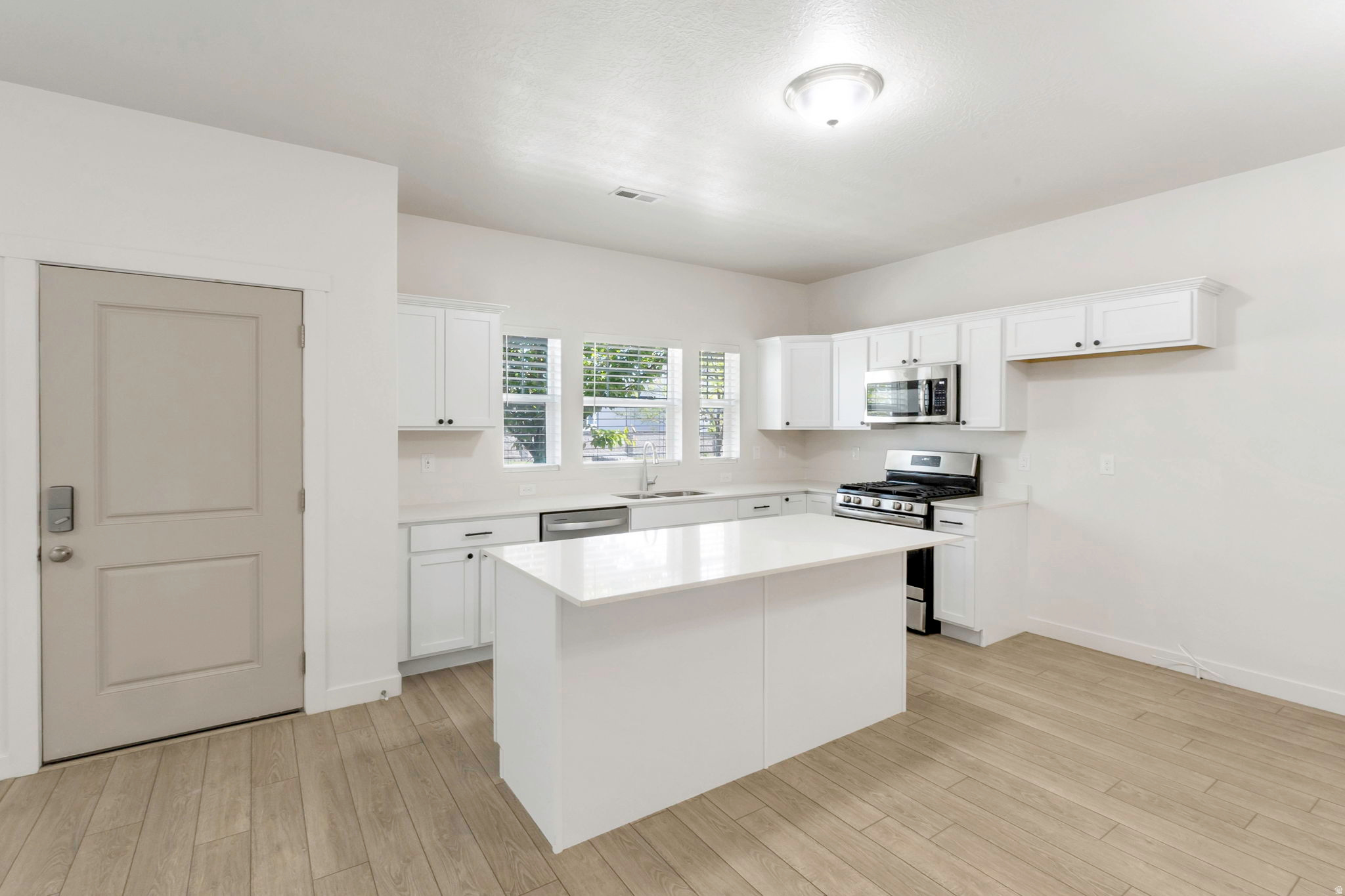 3747 W DREXLER DR