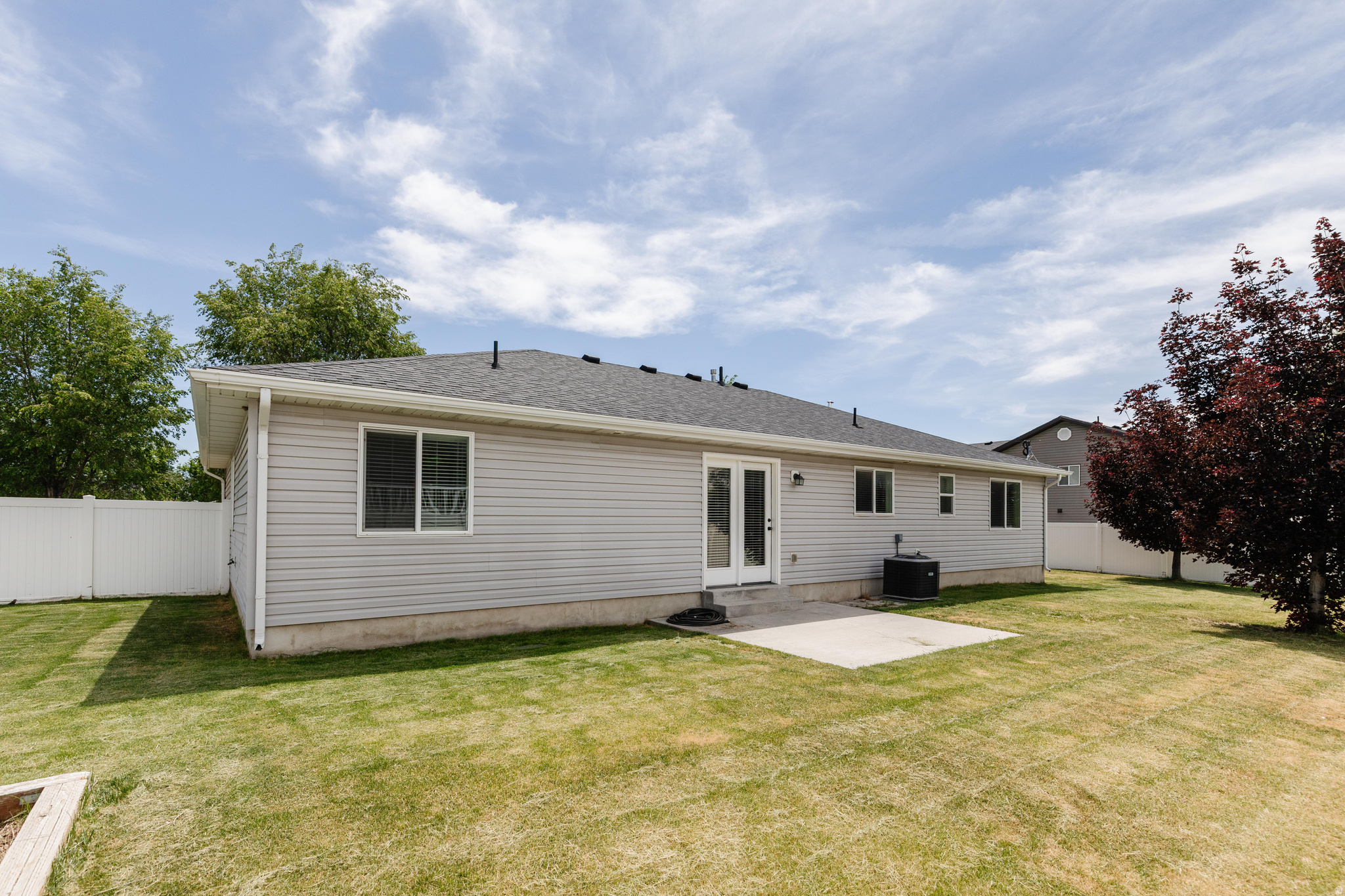 1145 W 2640 S