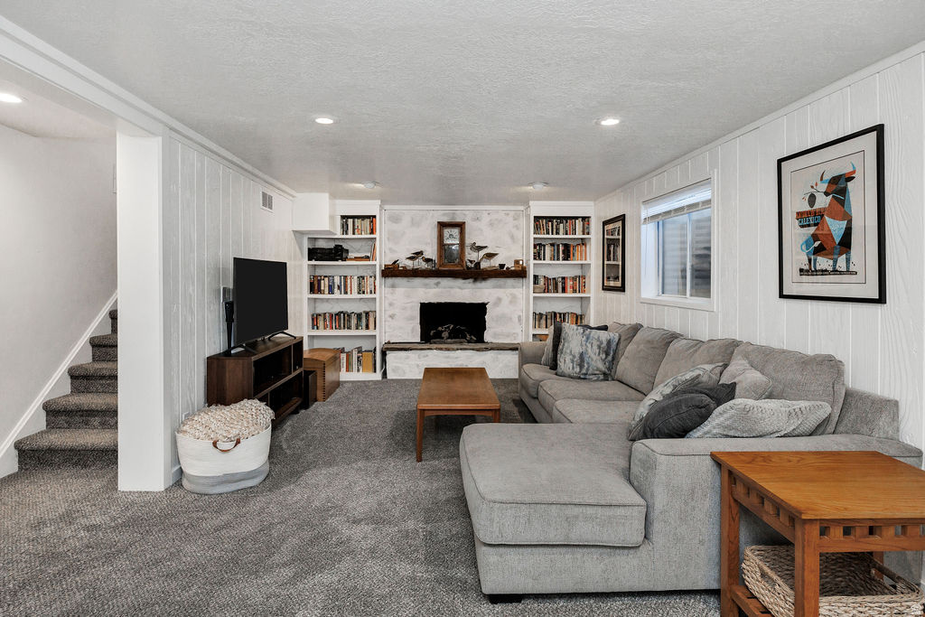 373 E SPRING CREEK RD