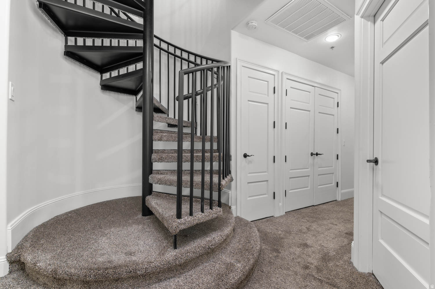 5198 N UNIVERSITY AVE #401