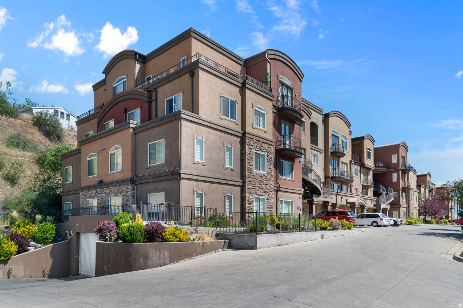 5198 N UNIVERSITY AVE #401