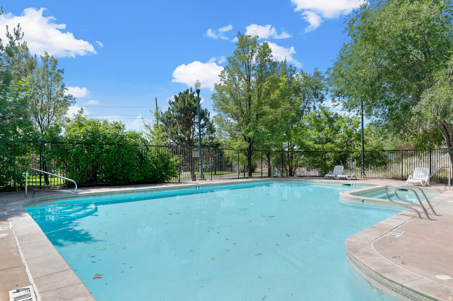 5198 N UNIVERSITY AVE #401
