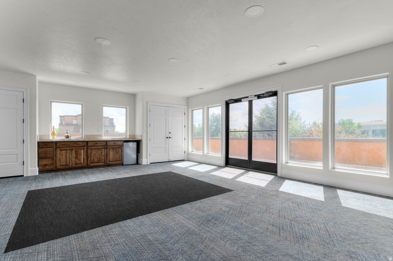 5198 N UNIVERSITY AVE #401