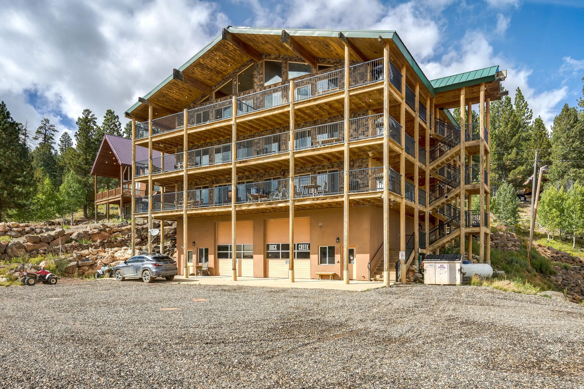 885 E CHURCH DR