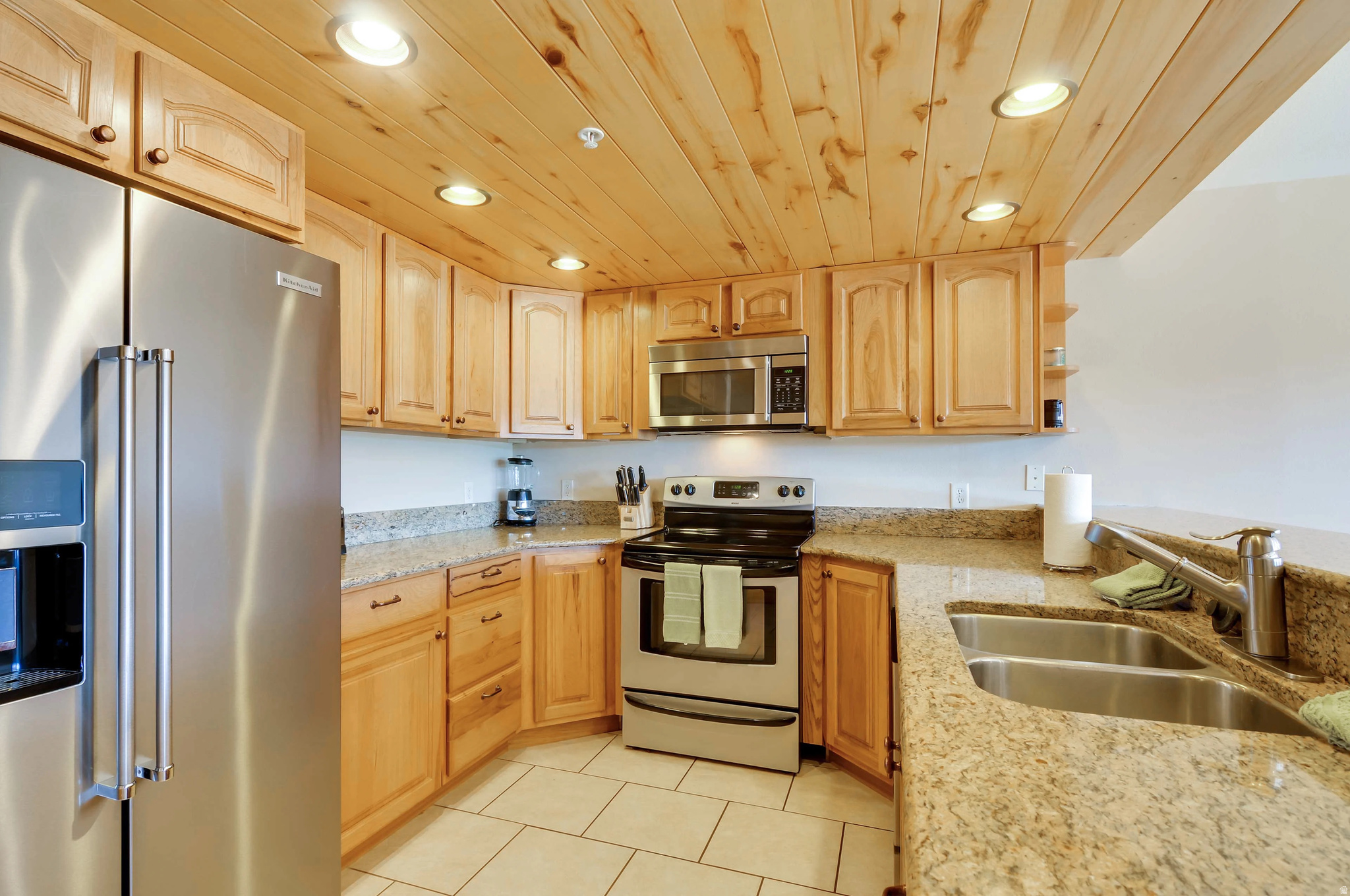 885 E CHURCH DR