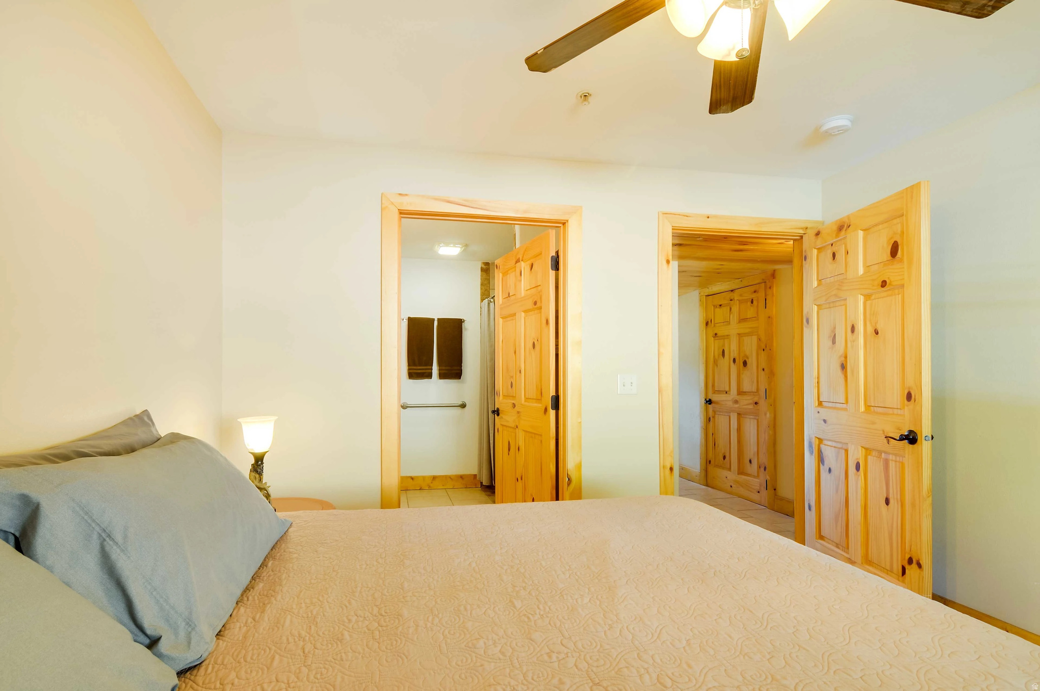885 E CHURCH DR