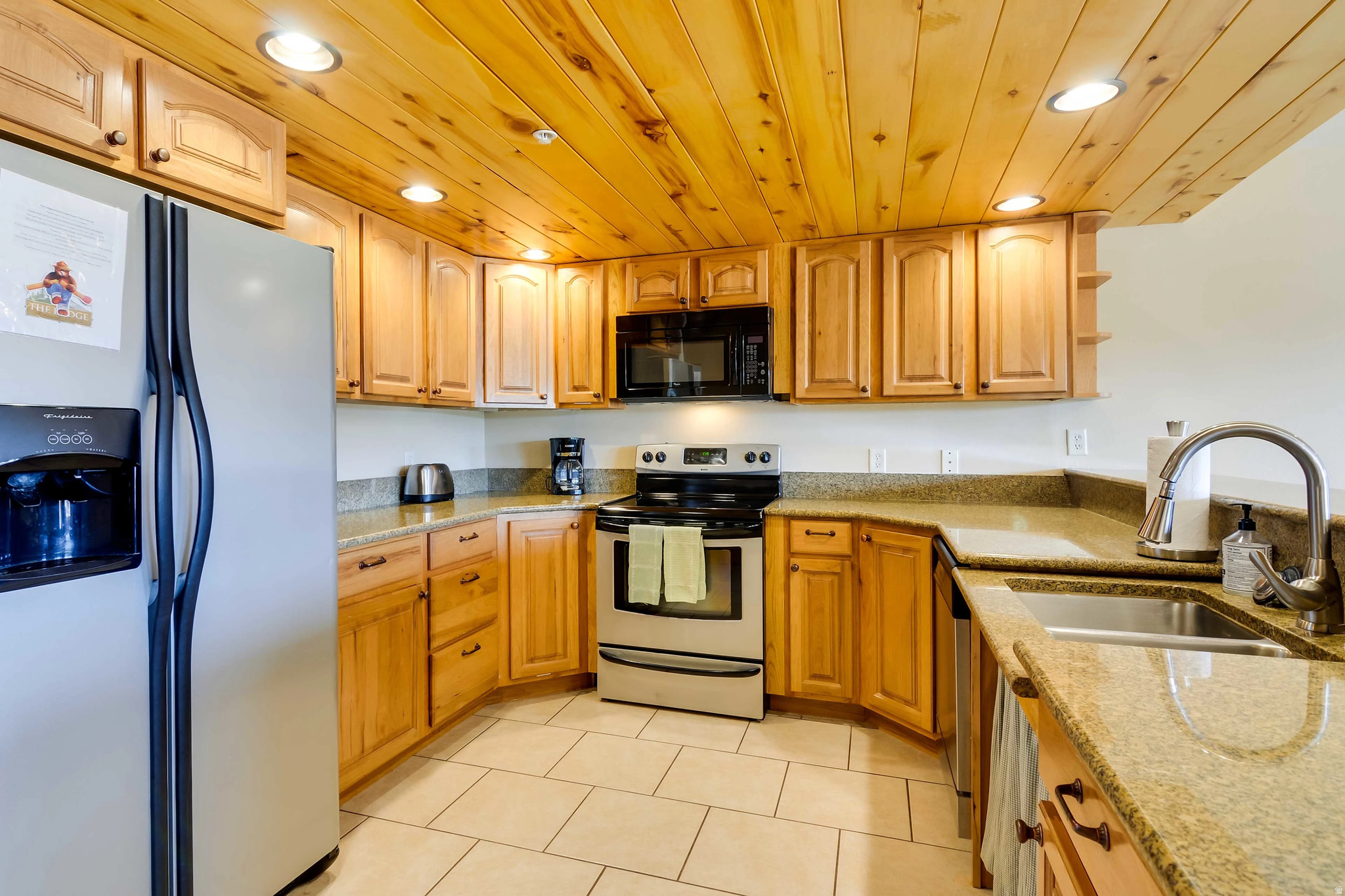 885 E CHURCH DR