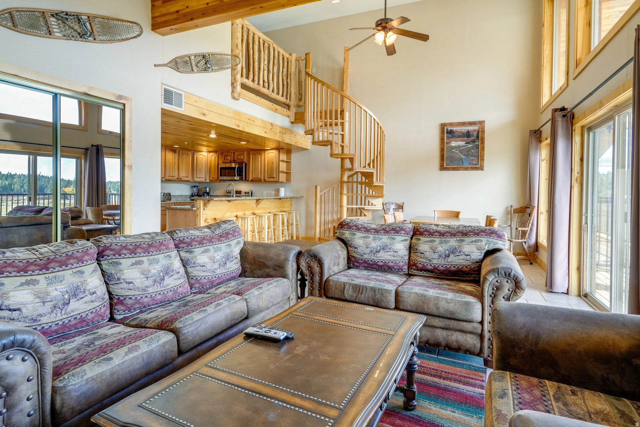 885 E CHURCH DR