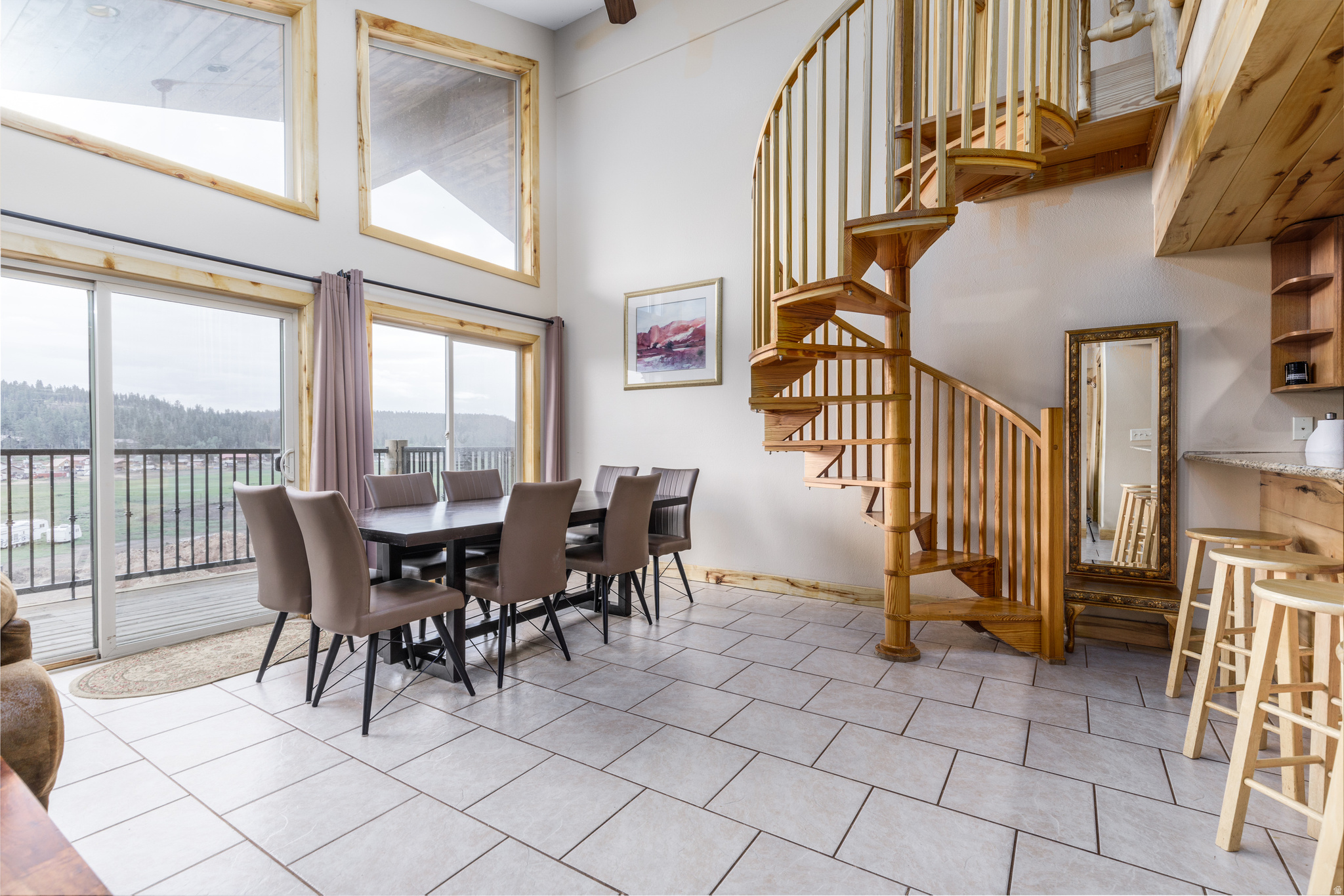 885 E CHURCH DR