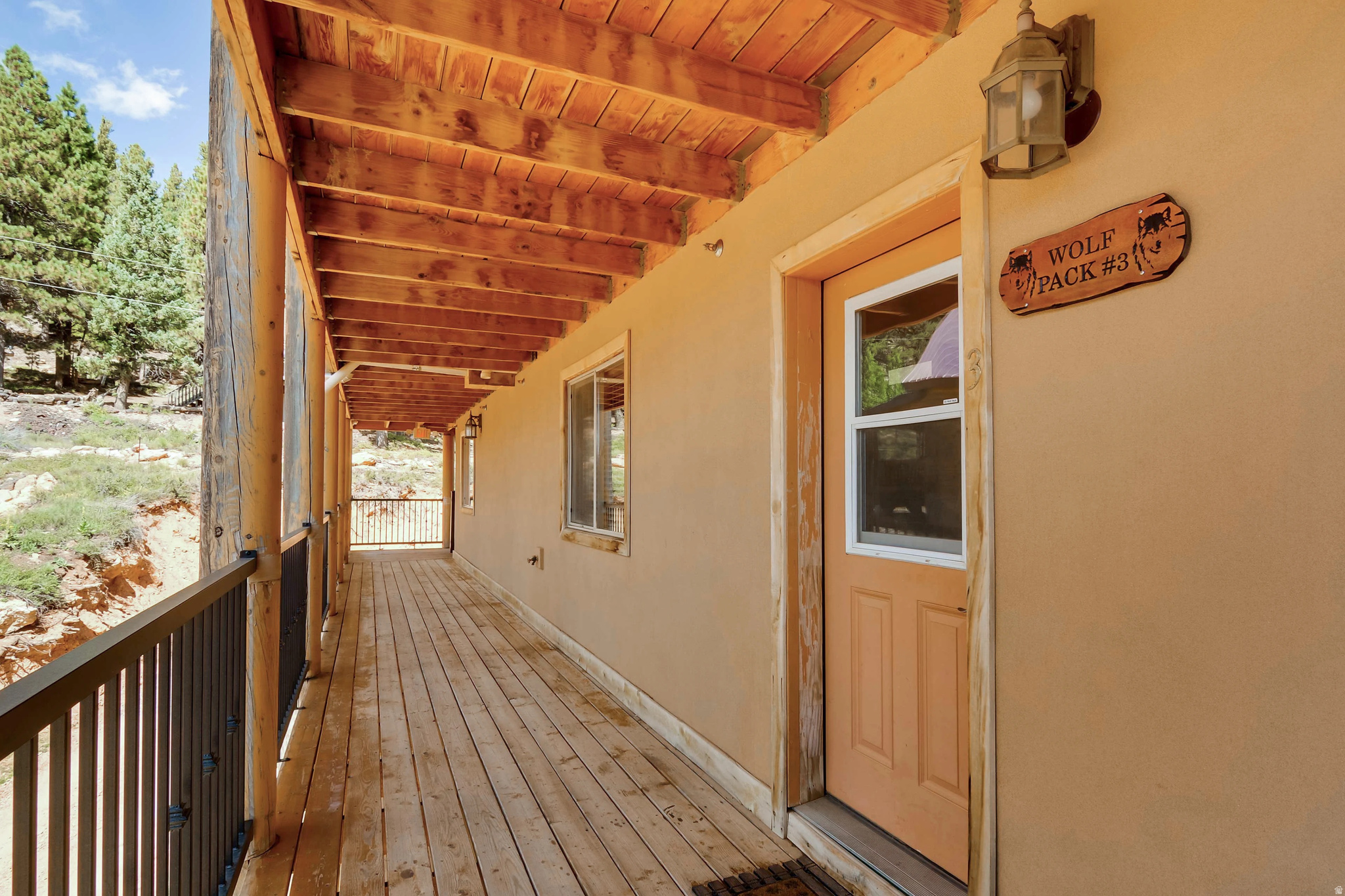 885 E CHURCH DR