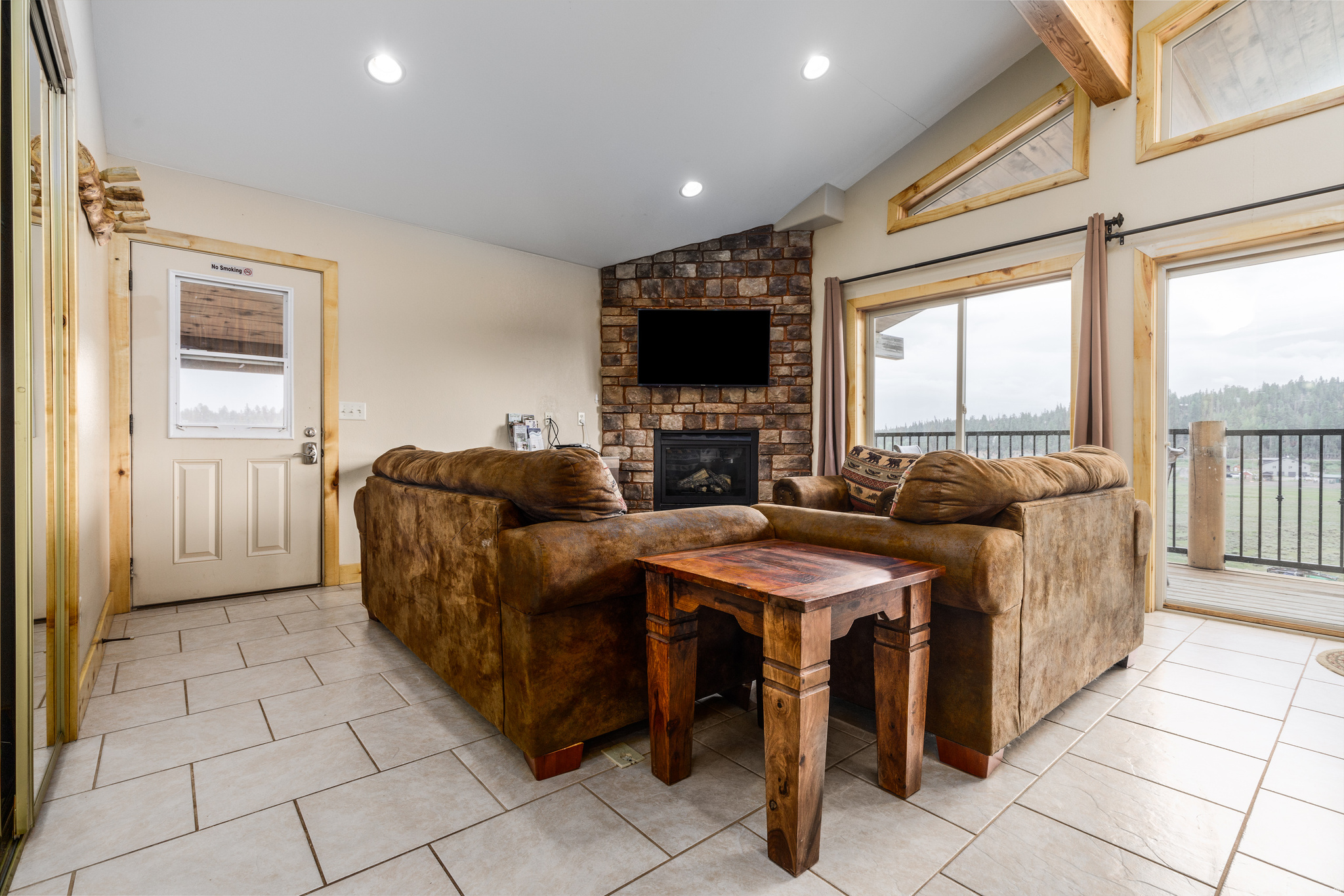 885 E CHURCH DR