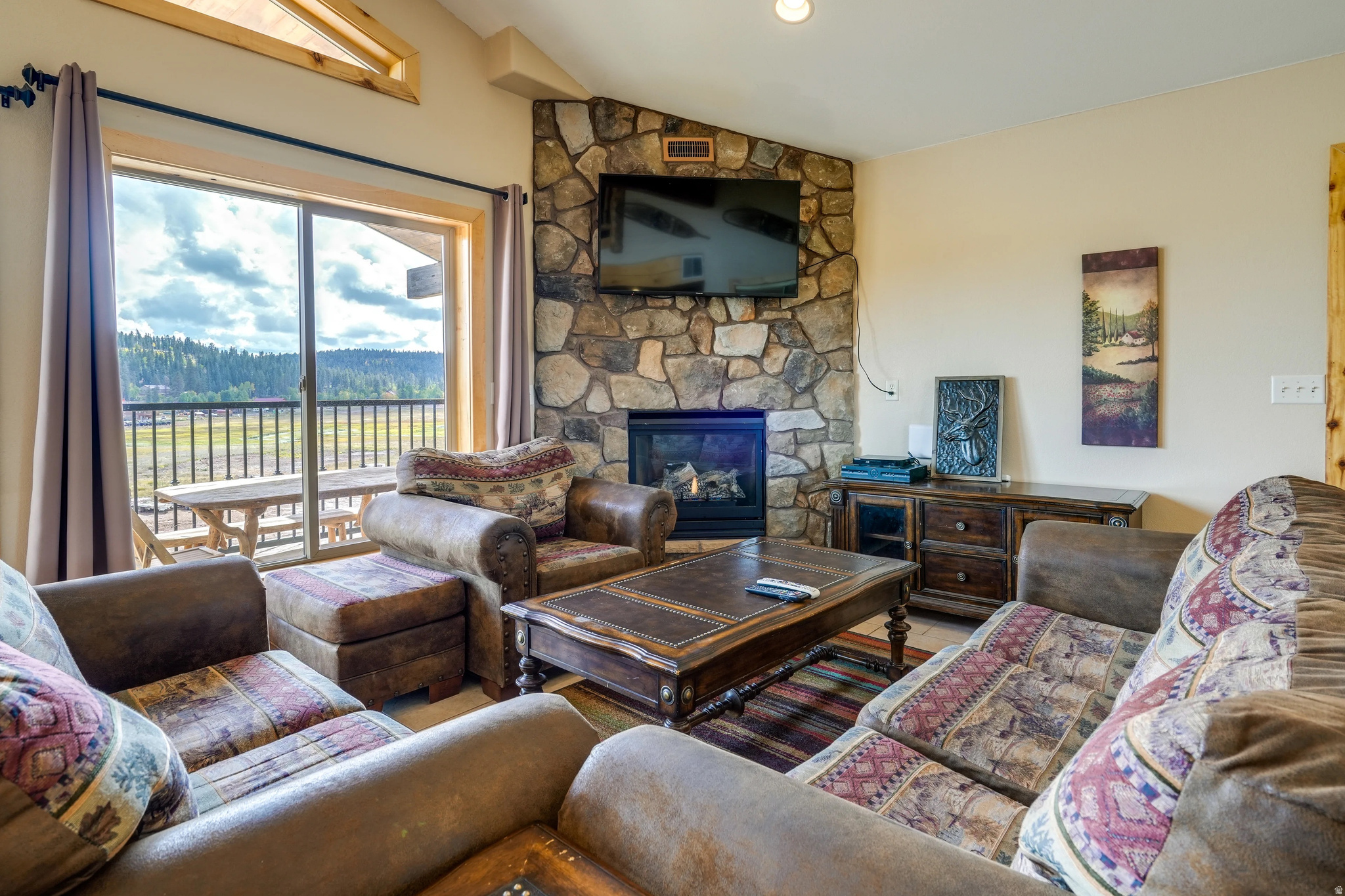 885 E CHURCH DR