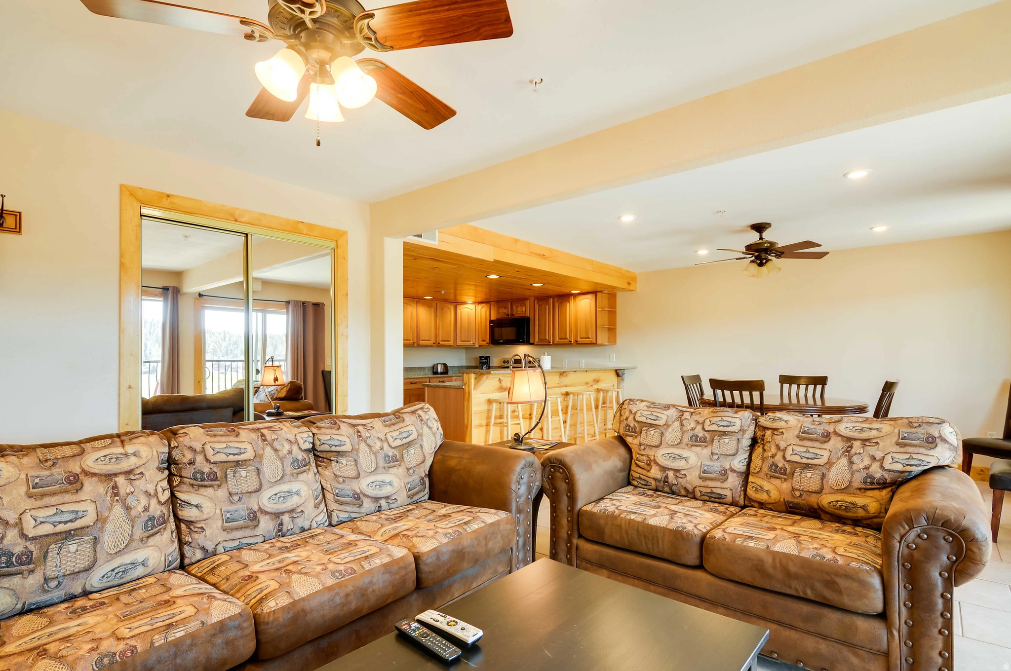 885 E CHURCH DR
