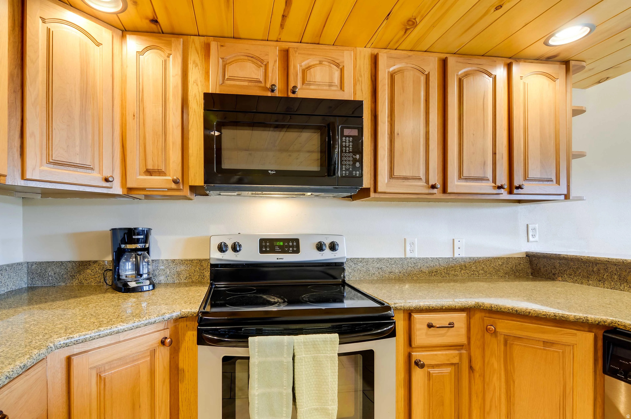 885 E CHURCH DR