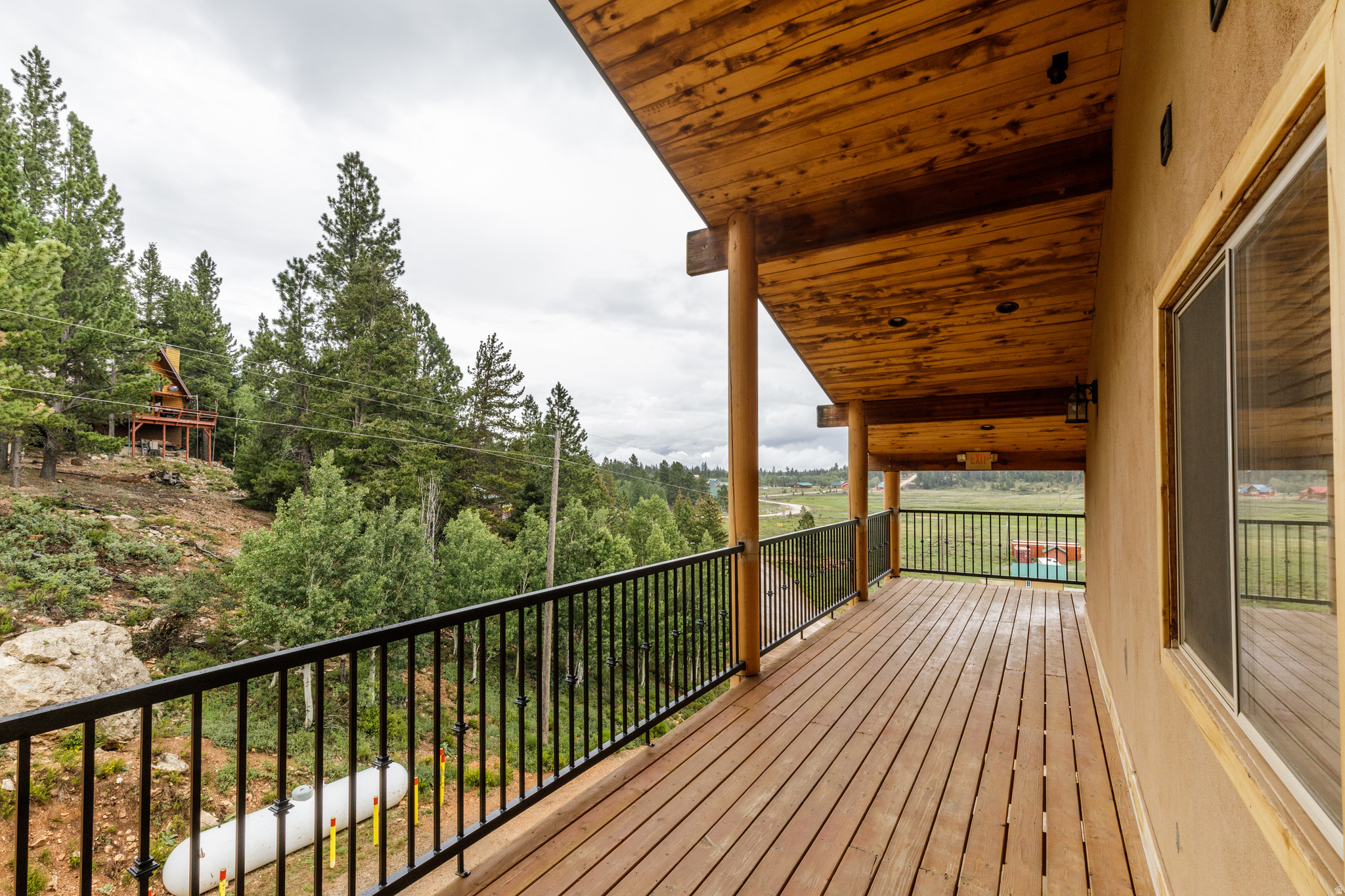 885 E CHURCH DR