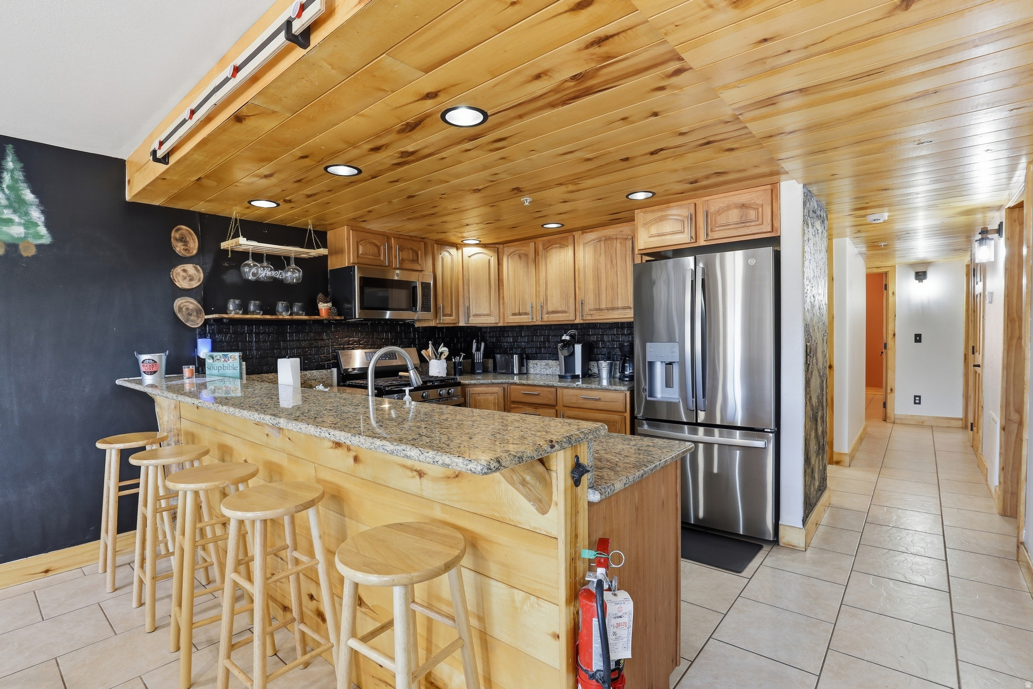 885 E CHURCH DR