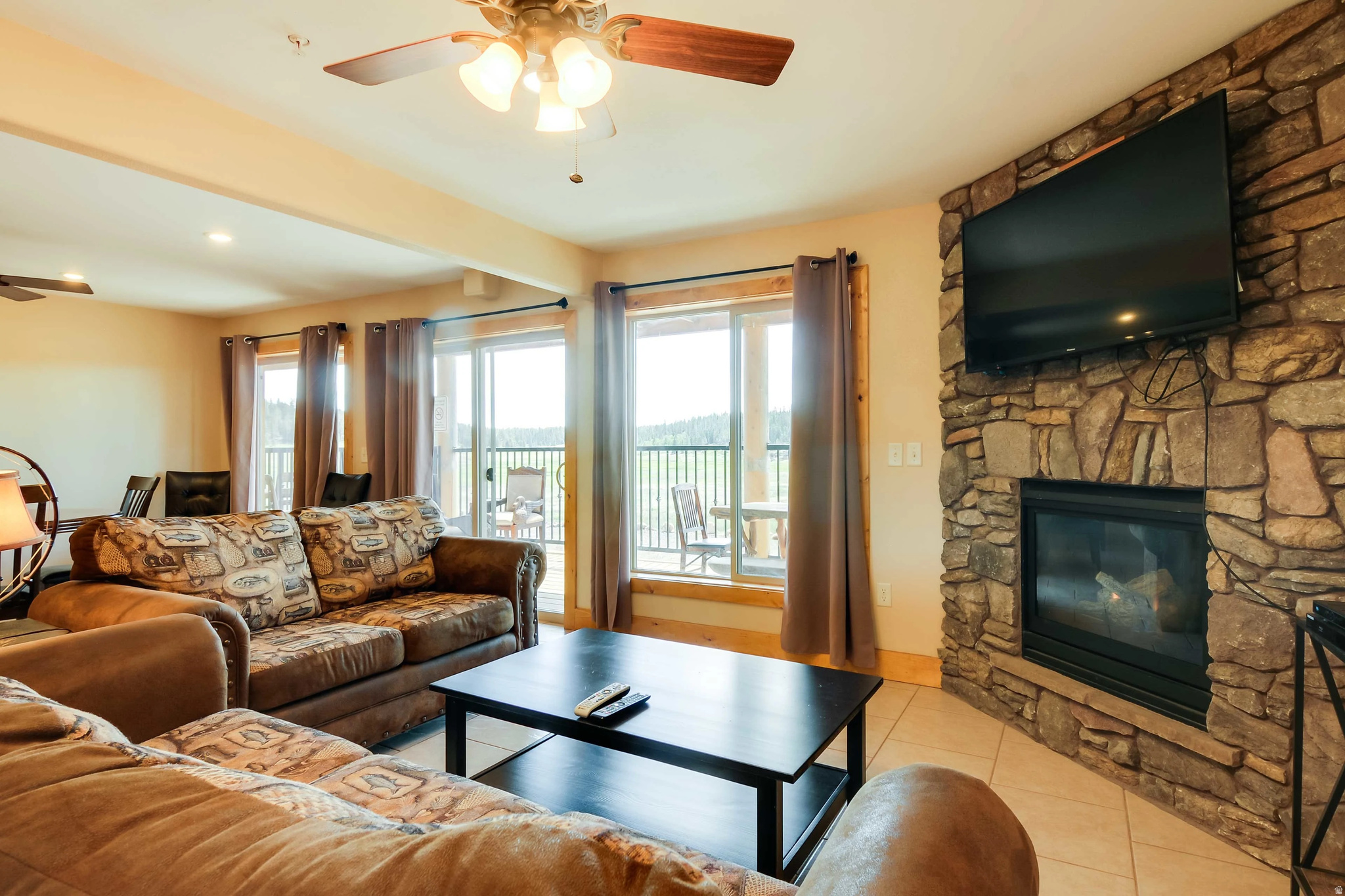 885 E CHURCH DR