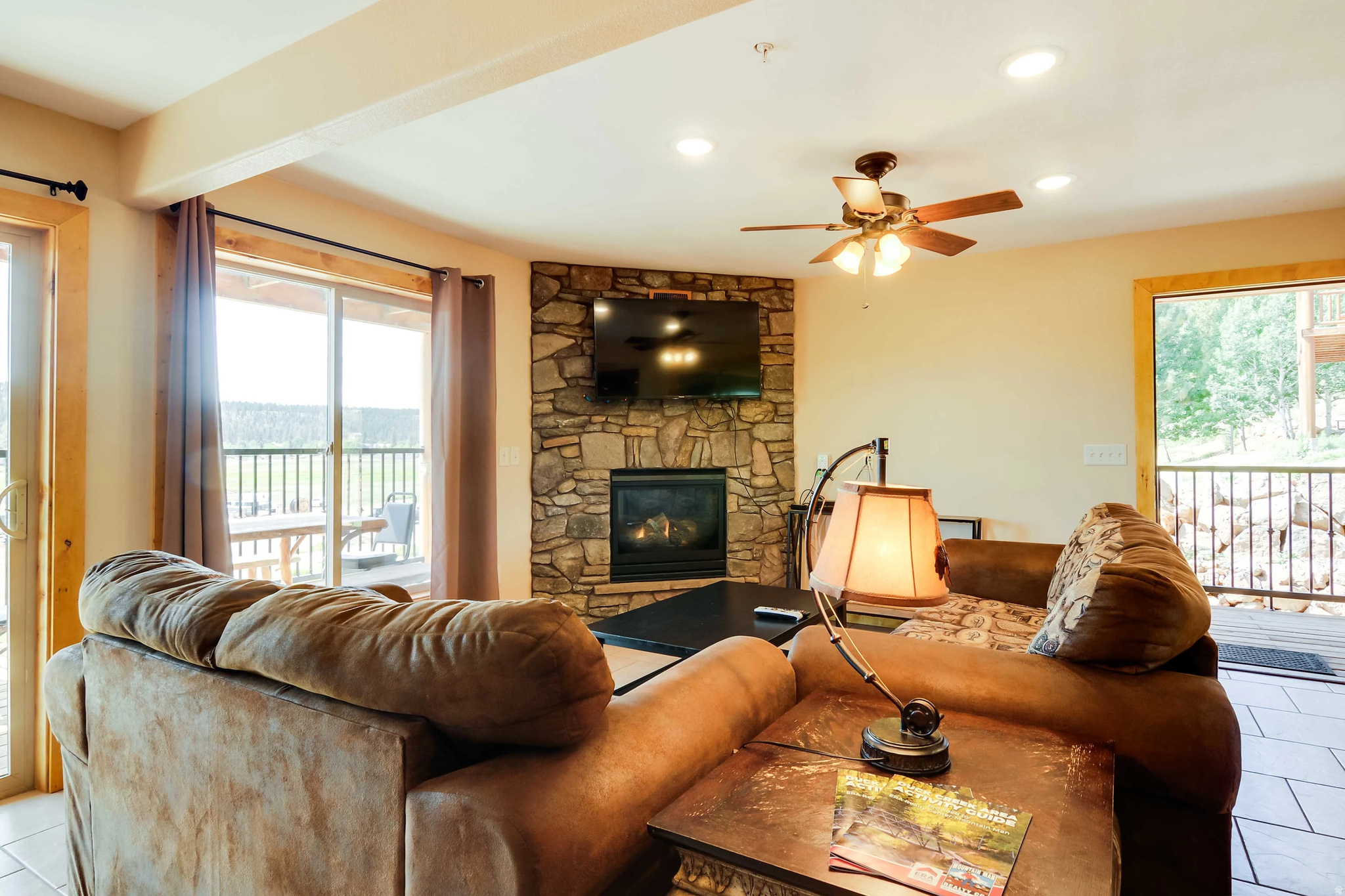 885 E CHURCH DR
