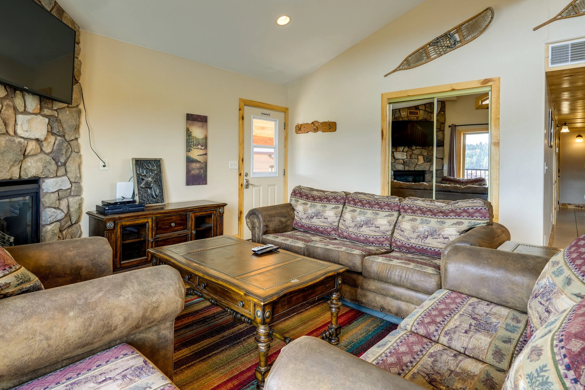 885 E CHURCH DR