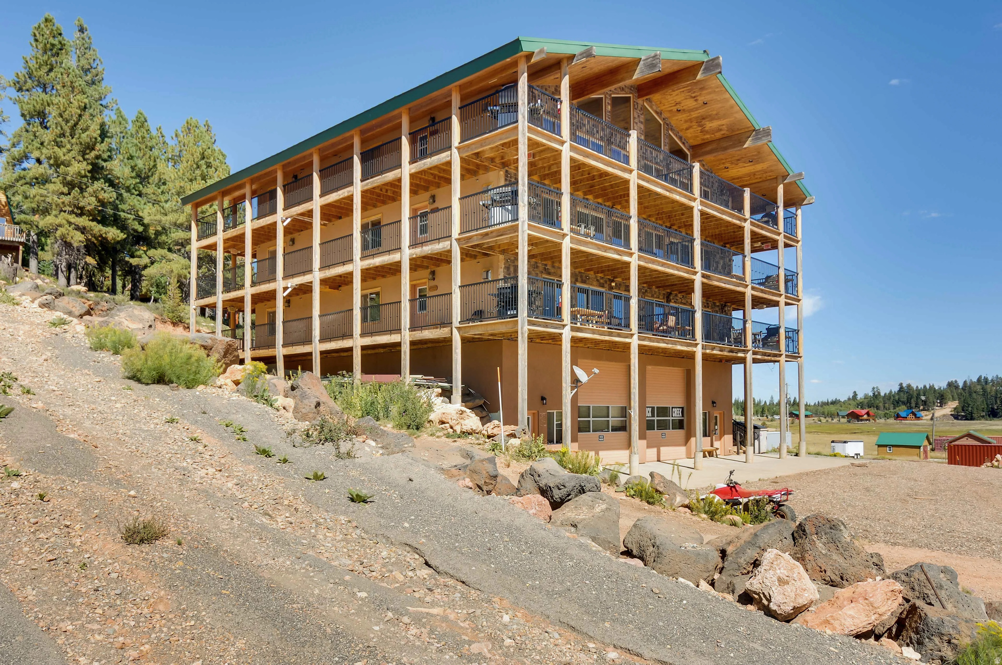 885 E CHURCH DR