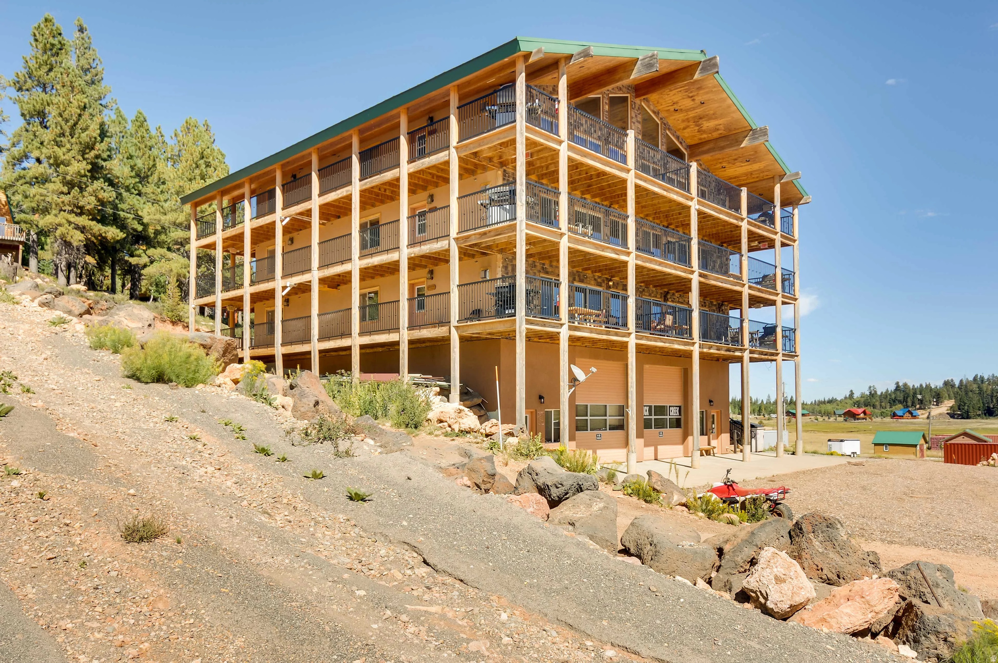 885 E CHURCH DR