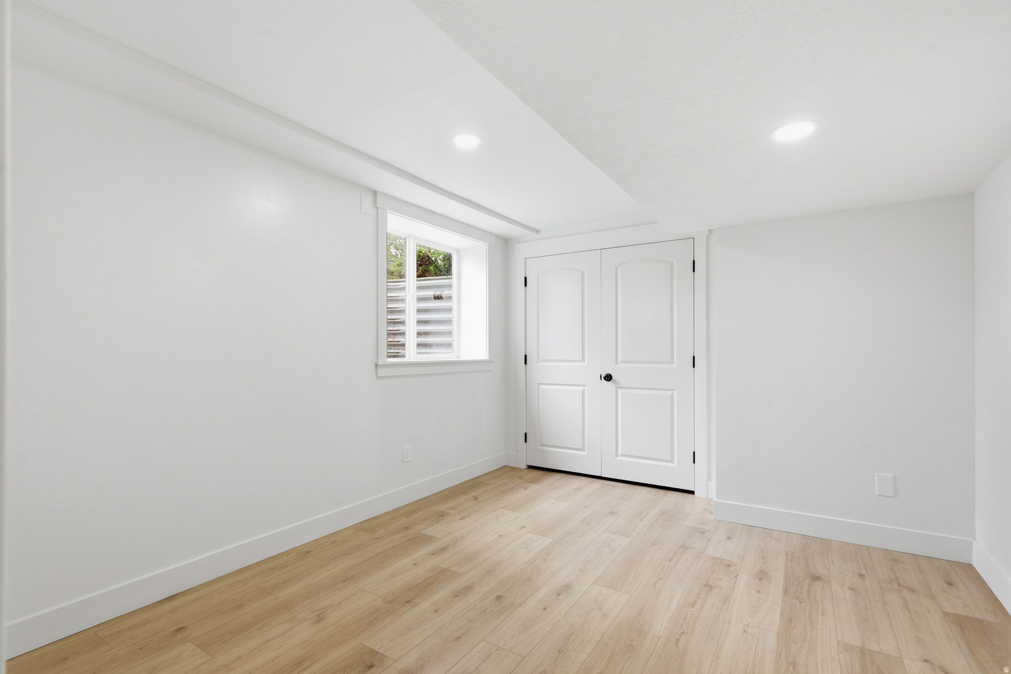 195 E MAIN ST