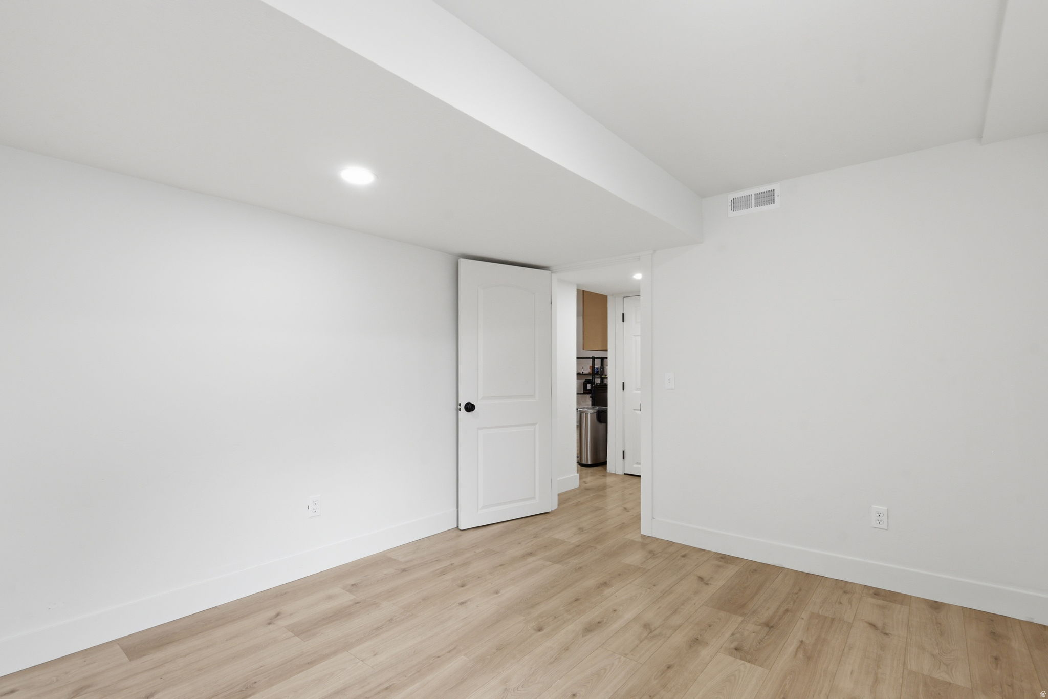 195 E MAIN ST