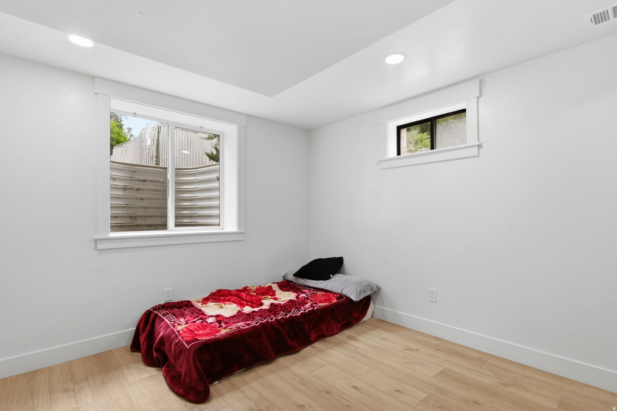 195 E MAIN ST