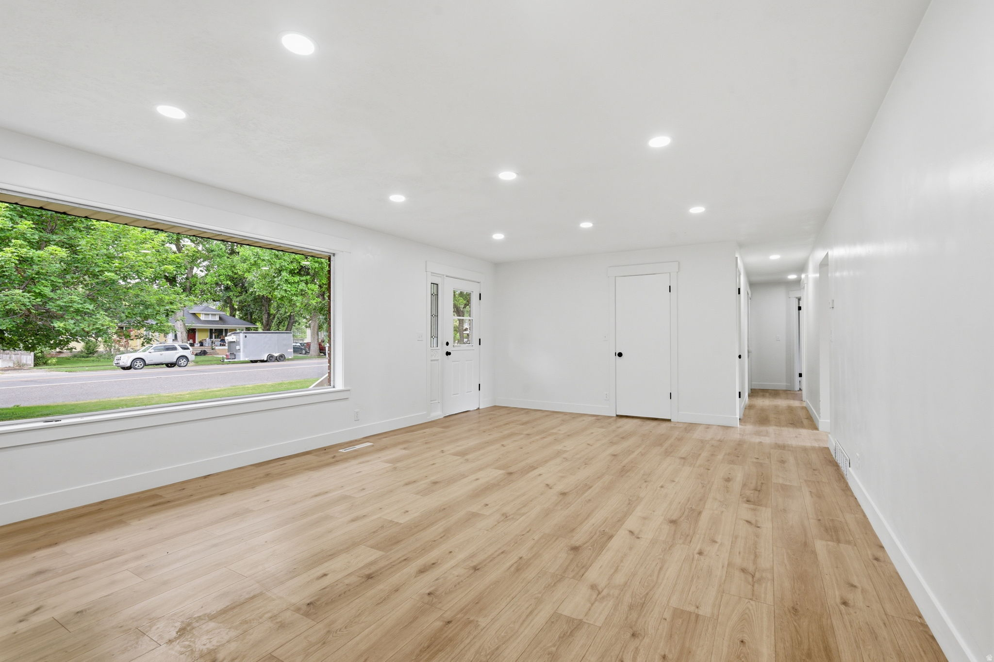195 E MAIN ST