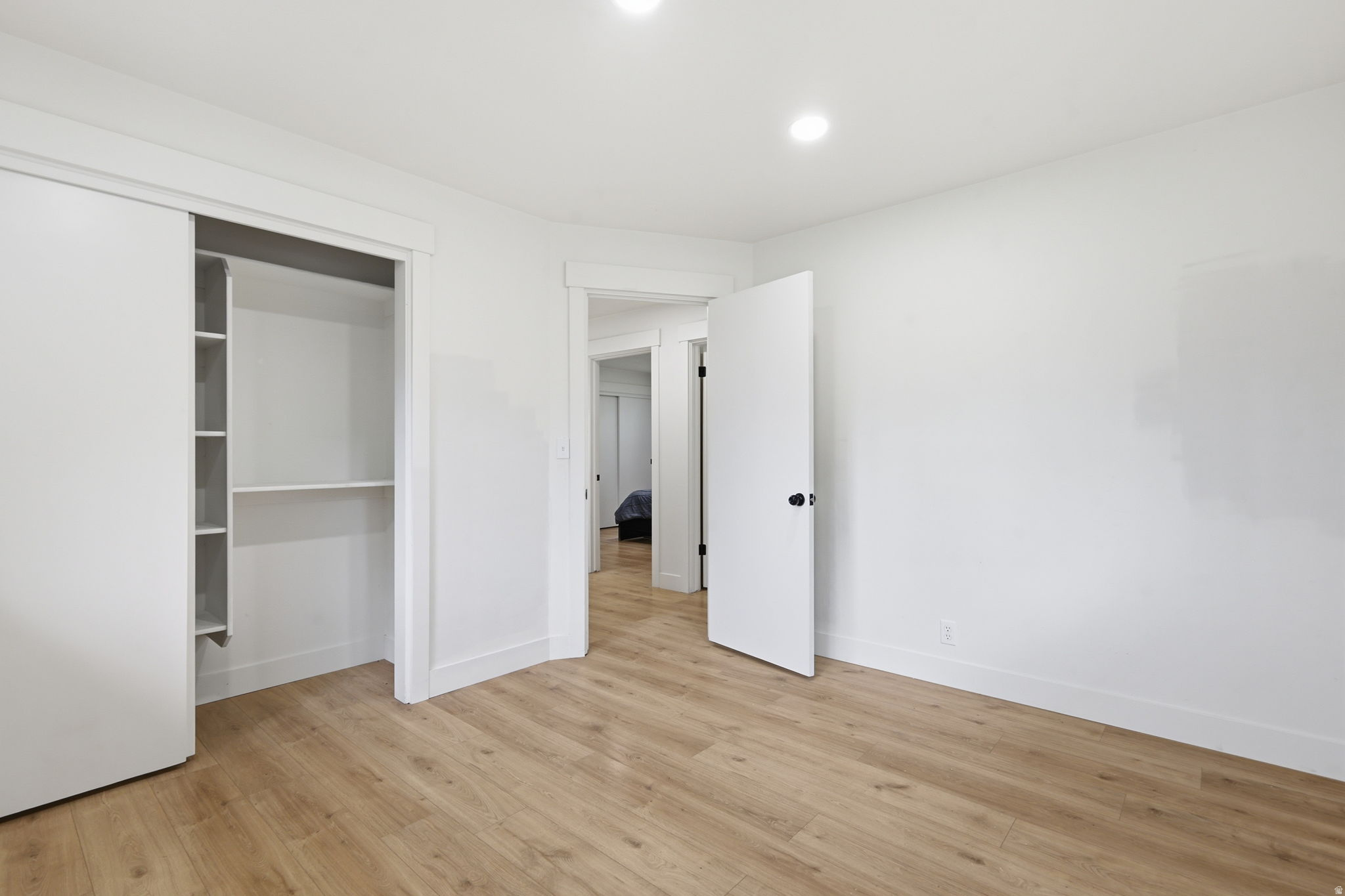 195 E MAIN ST