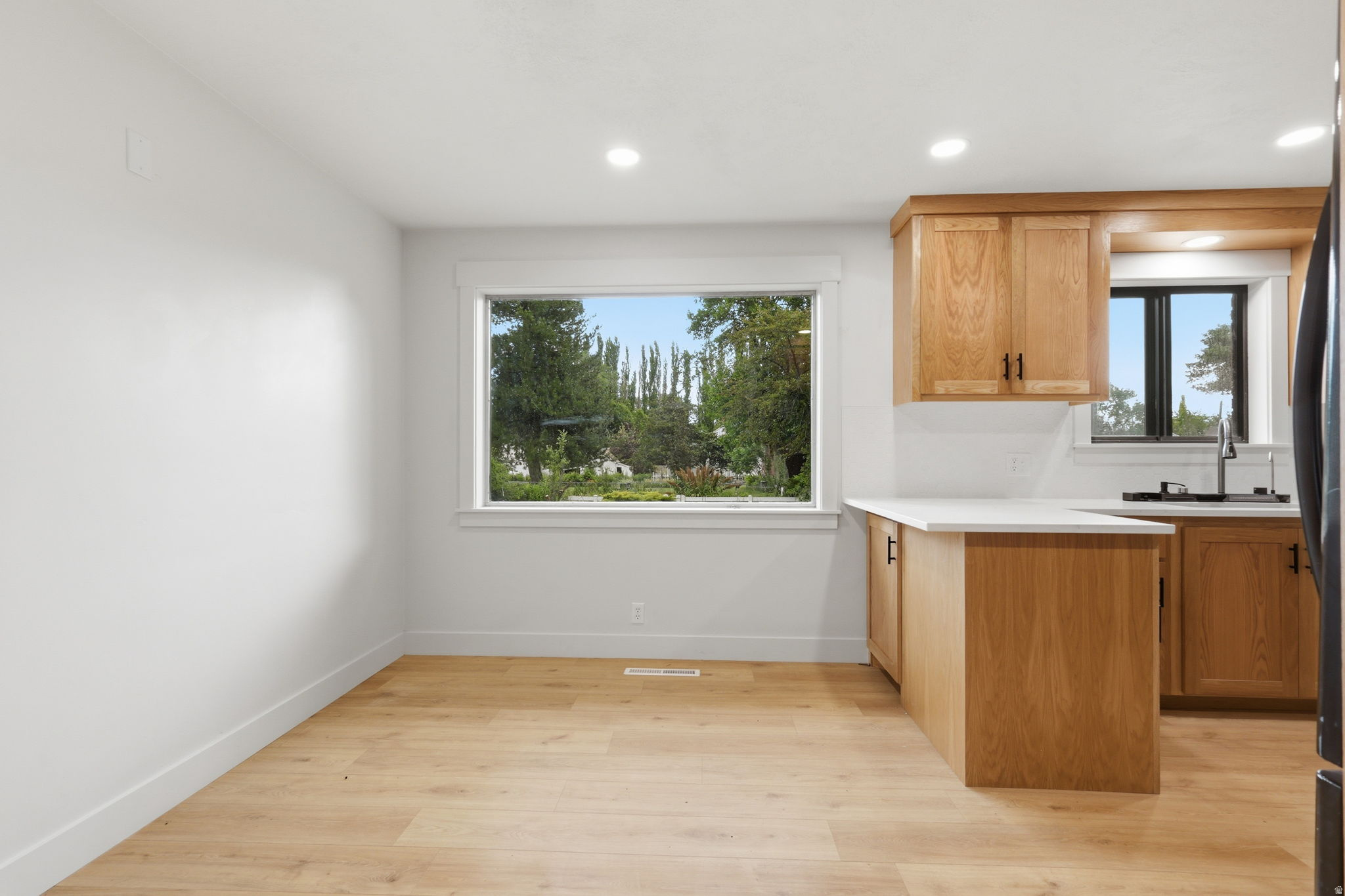 195 E MAIN ST