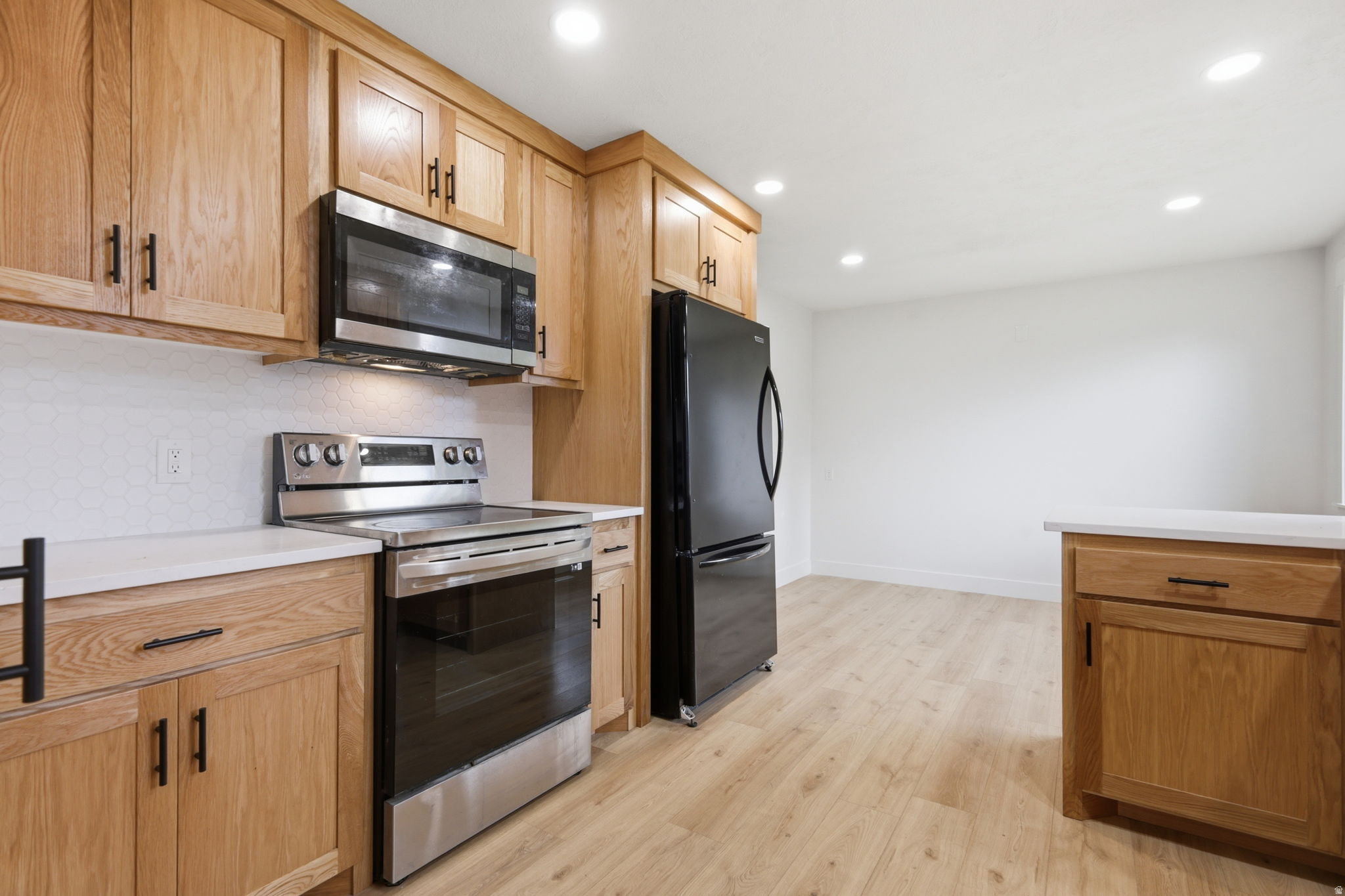 195 E MAIN ST