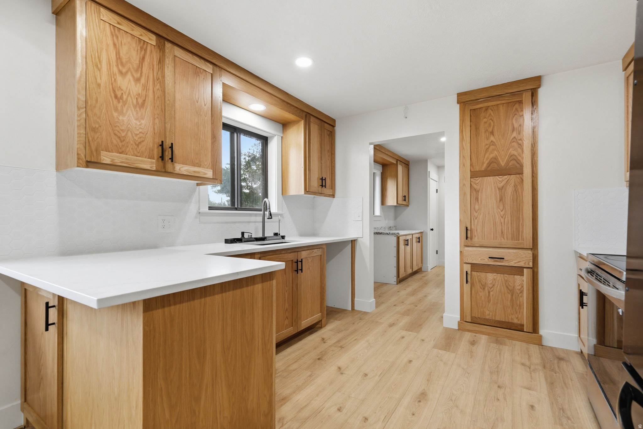 195 E MAIN ST