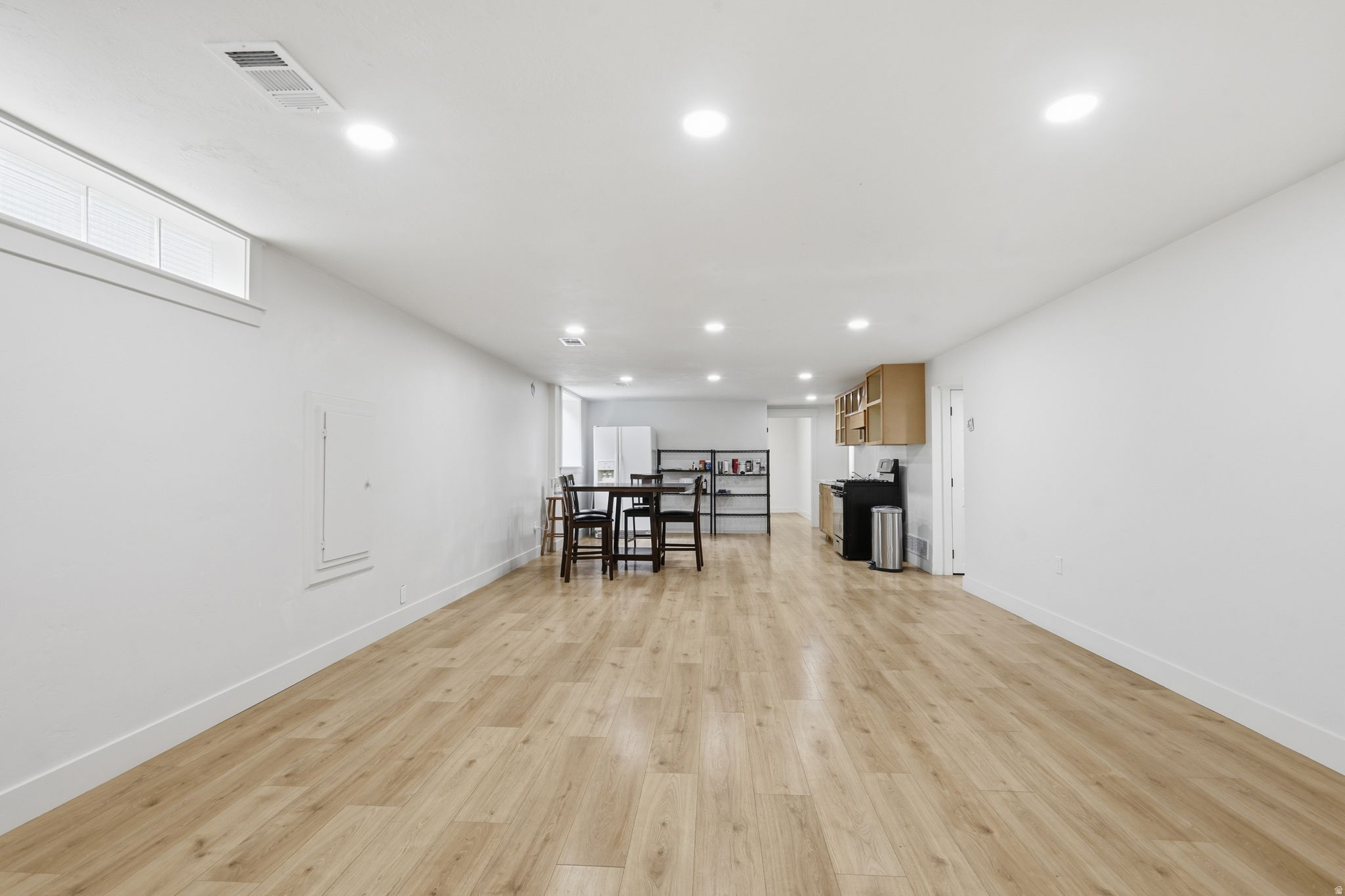 195 E MAIN ST