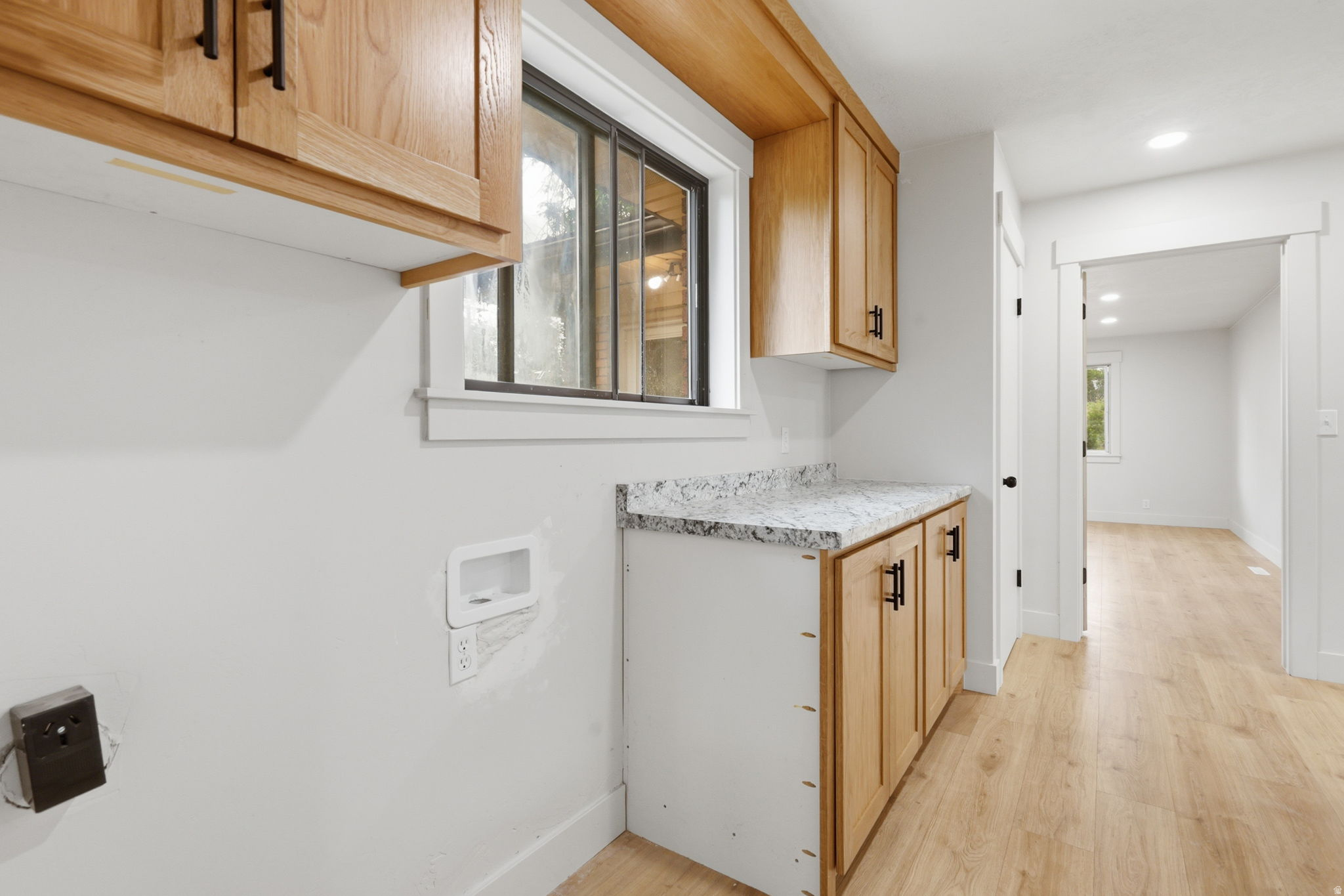 195 E MAIN ST