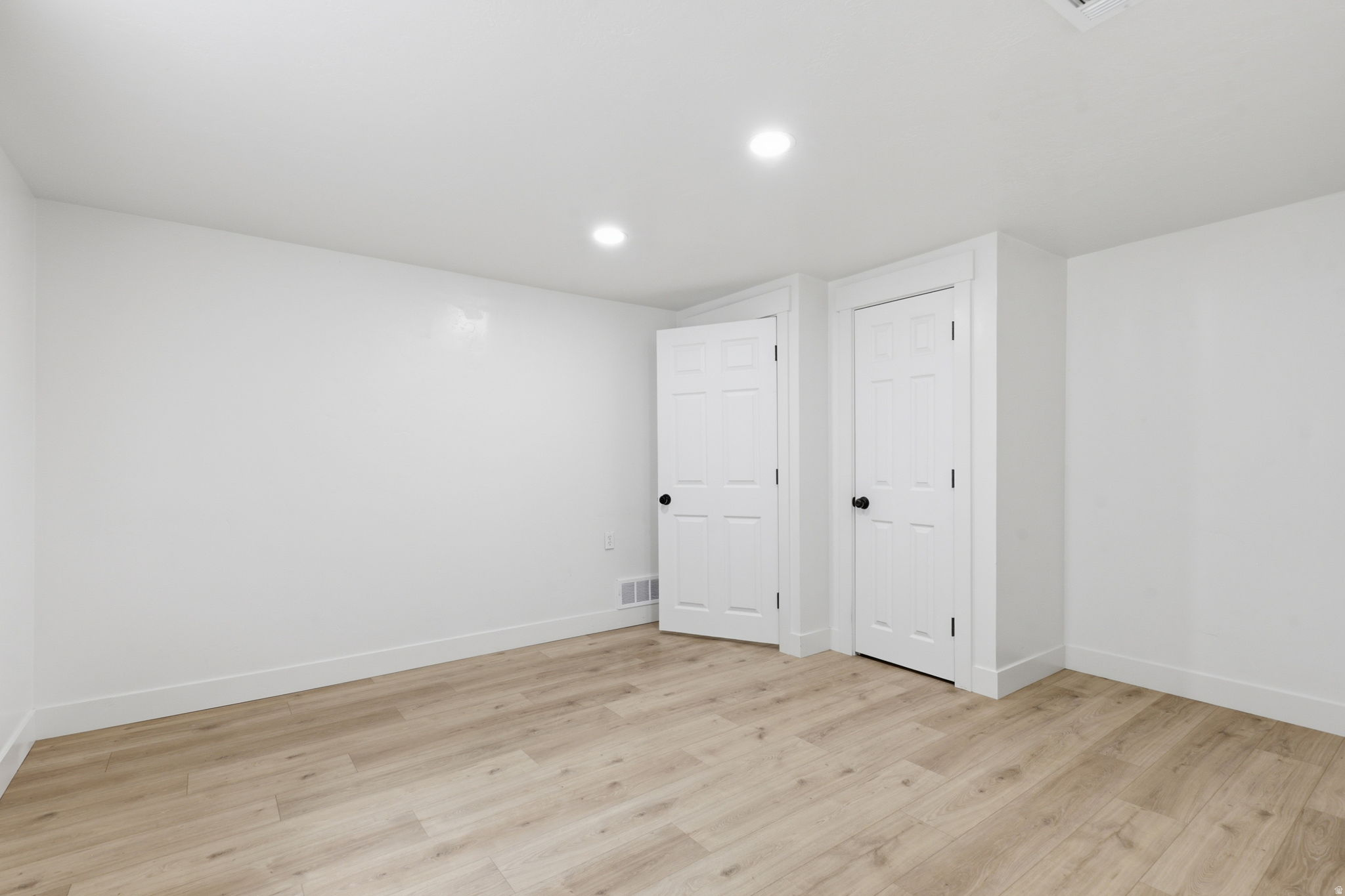 195 E MAIN ST