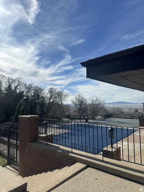 2037 S MAPLEVIEW DR