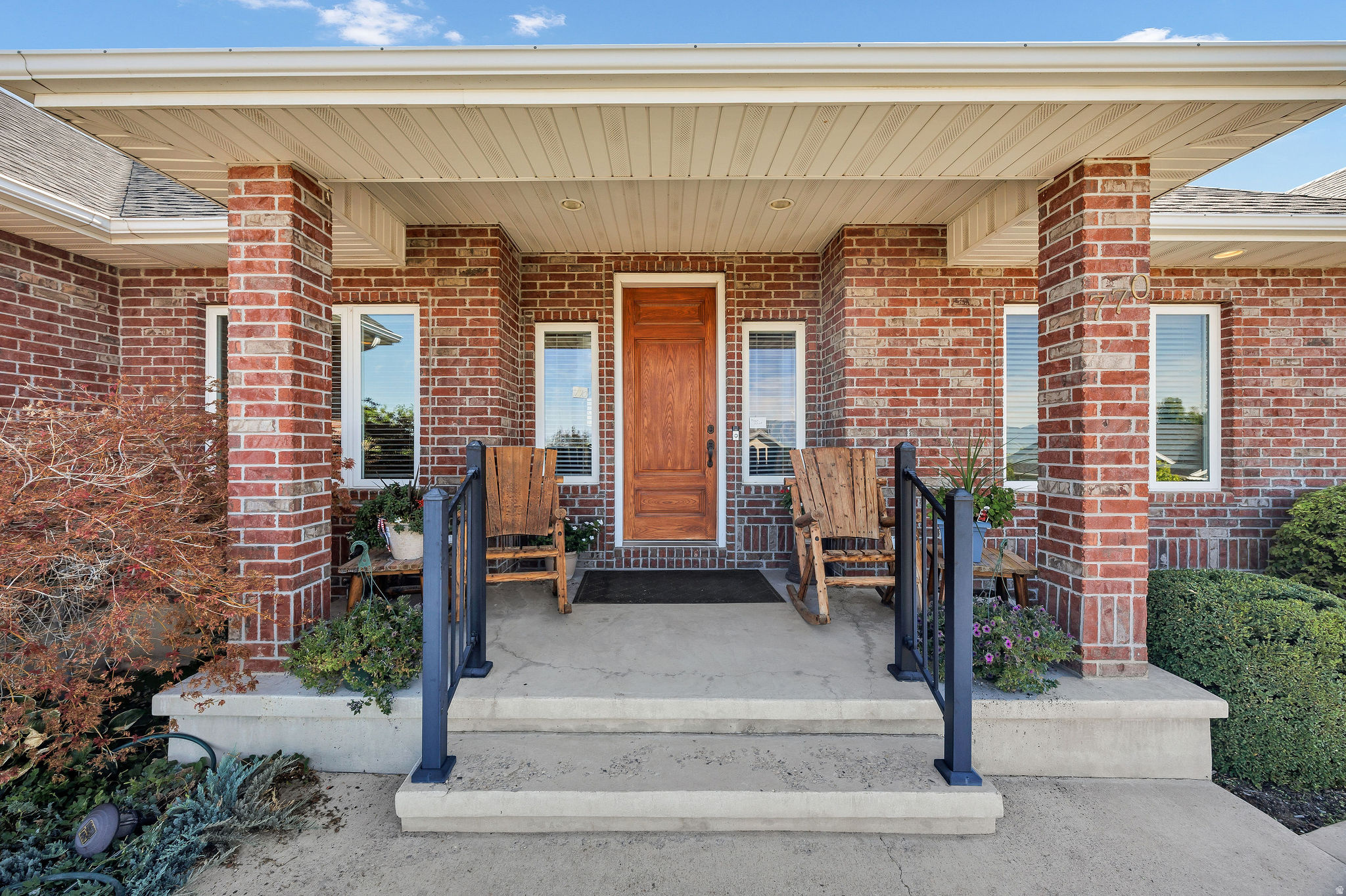 770 EAGLEVIEW DR