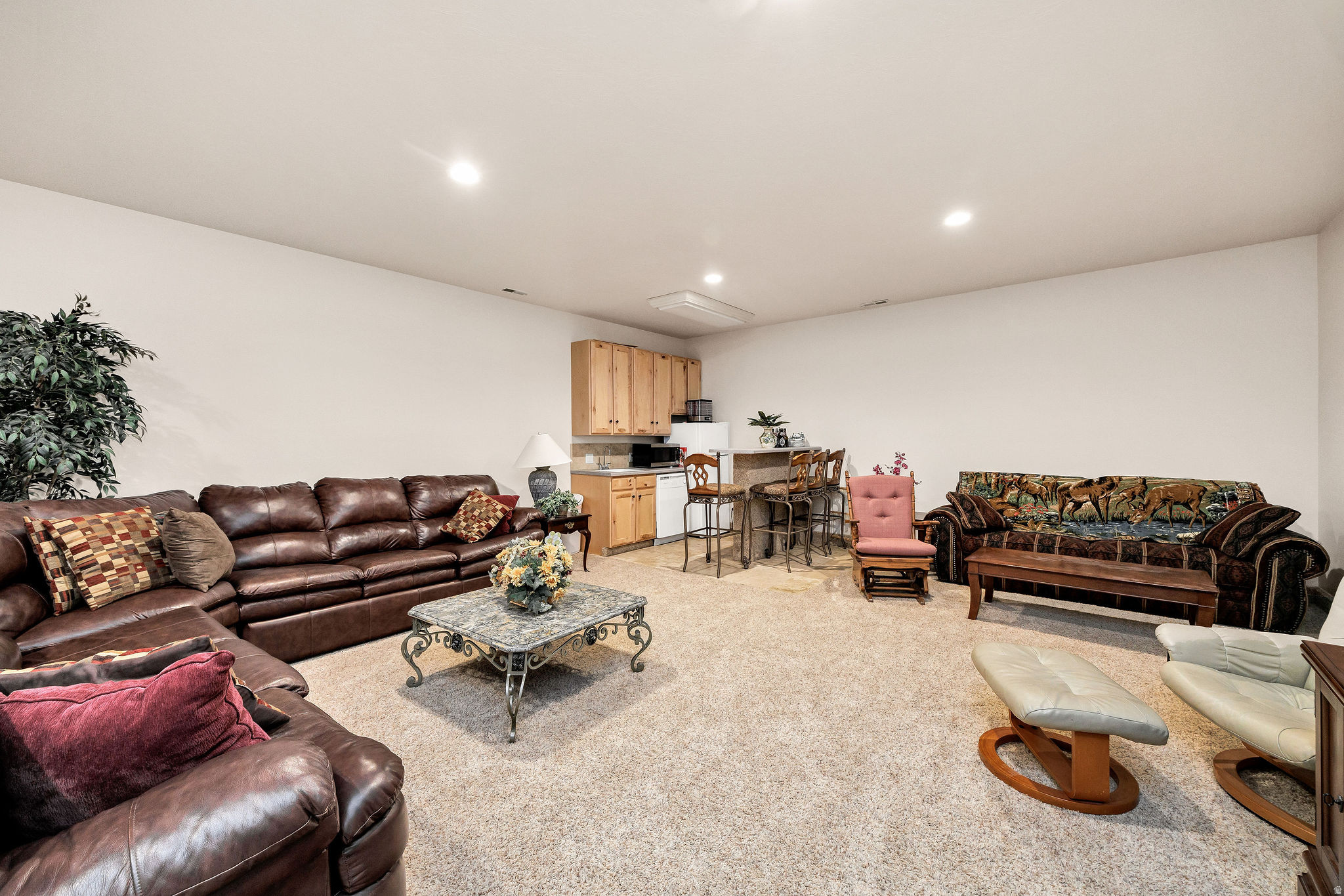770 EAGLEVIEW DR