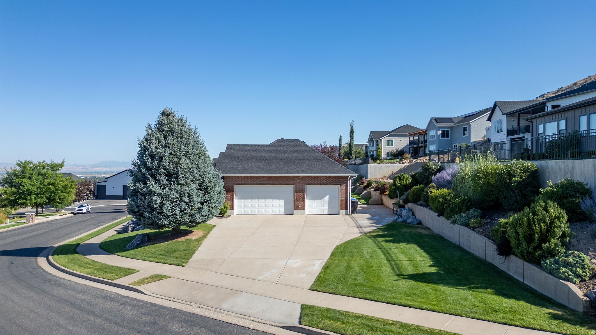 770 EAGLEVIEW DR