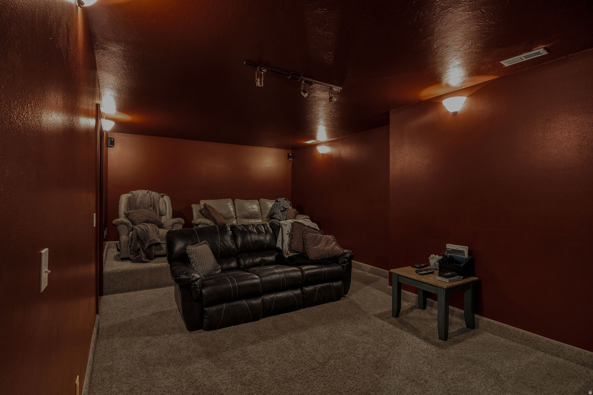 770 EAGLEVIEW DR