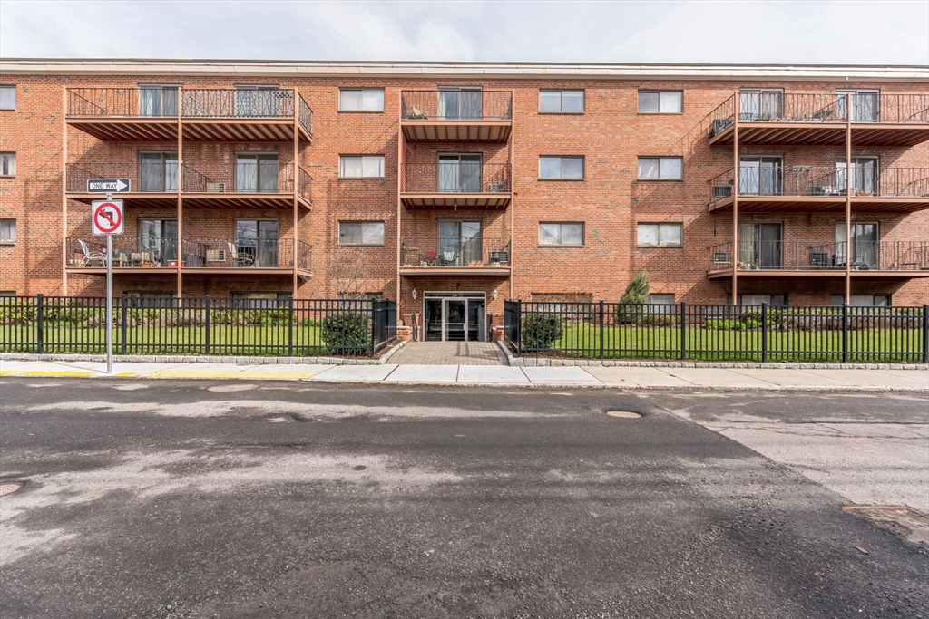 26 Waverly St # 307