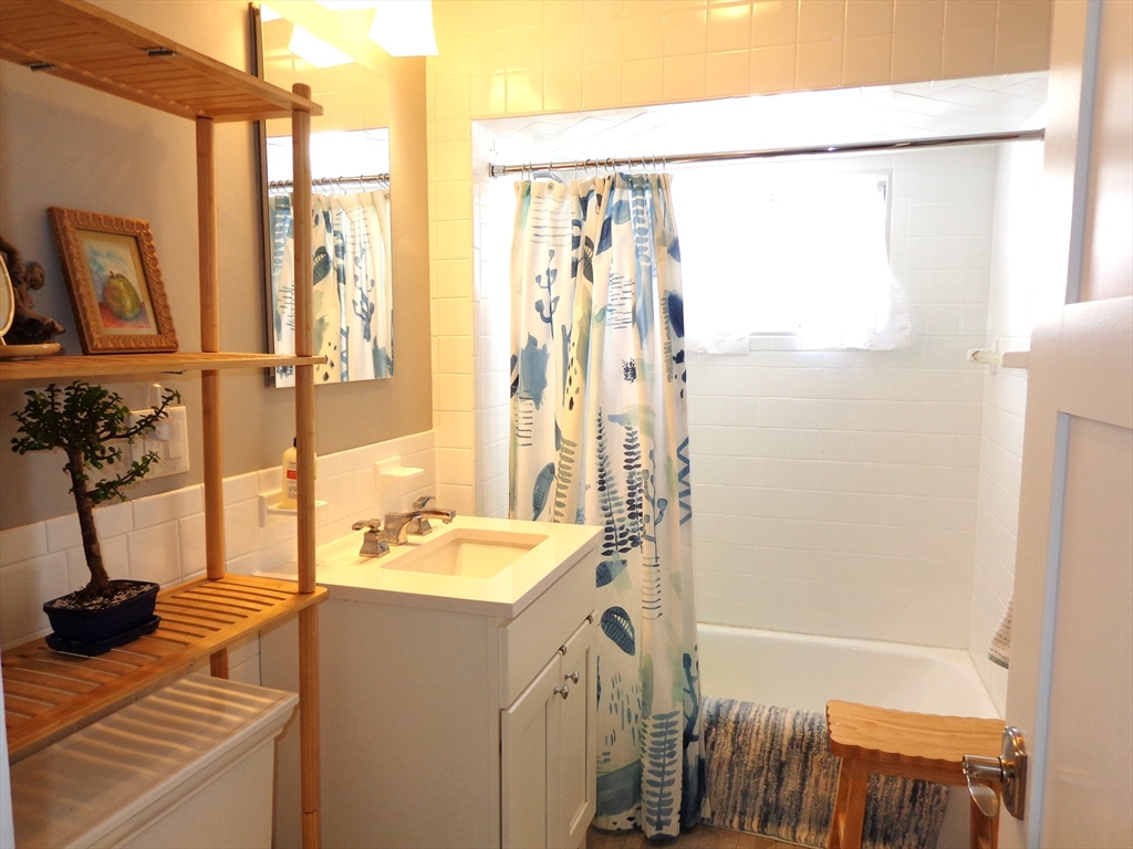 8 Holden Rd # 8