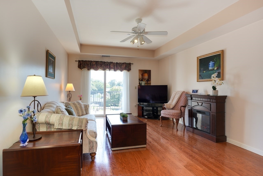 989 East # 403